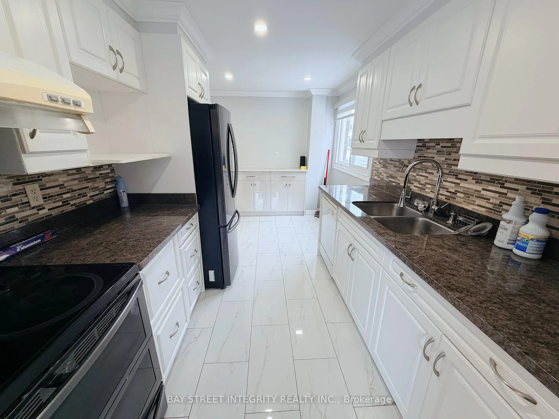 Photo 5 of 35 Raleigh Crescent, Markham, Markville — HOMEH