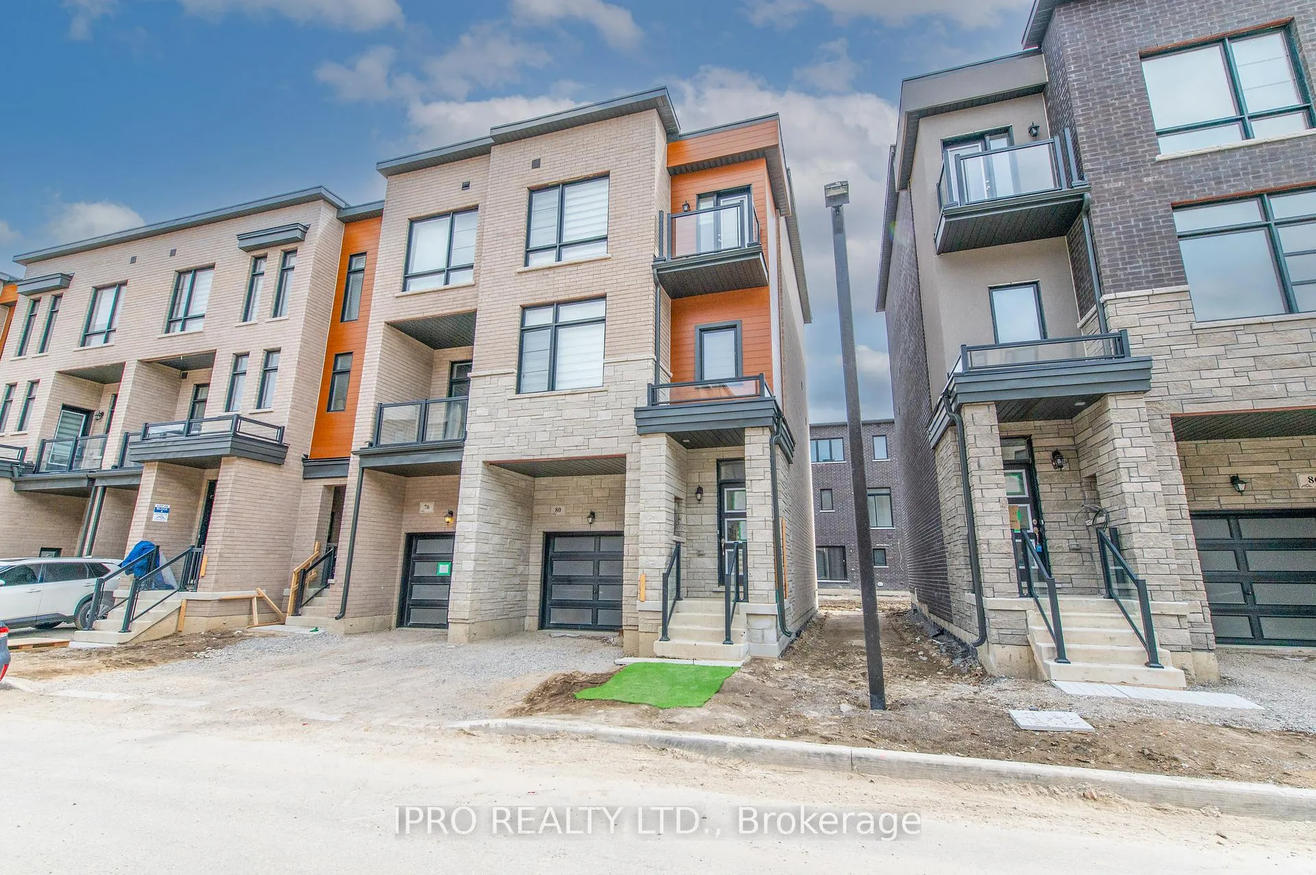Photo 2 of 80 Inverary Crescent, Vaughan, Elder Mills — HOMEH