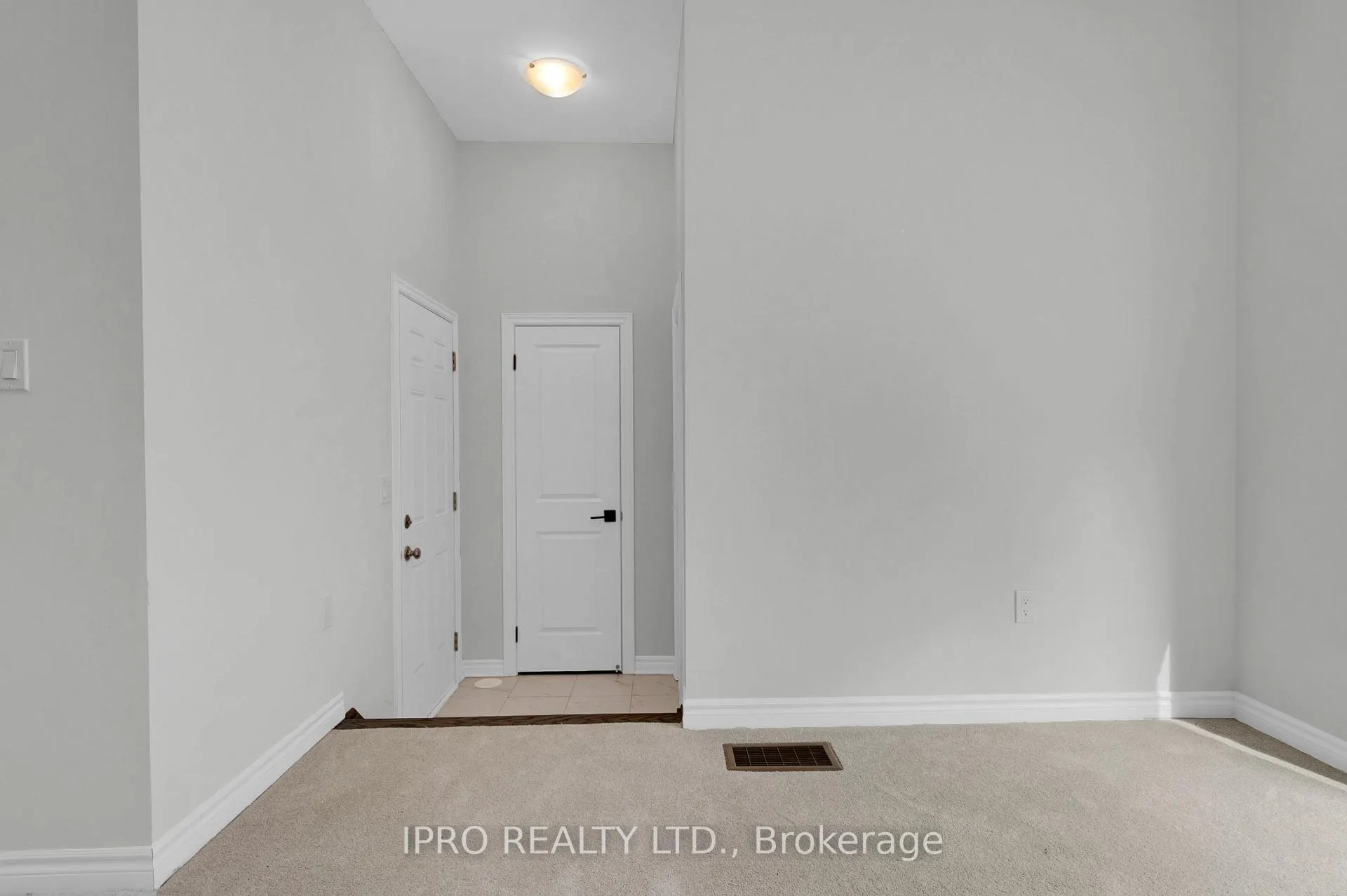 Photo 10 of 80 Inverary Crescent, Vaughan, Elder Mills — HOMEH