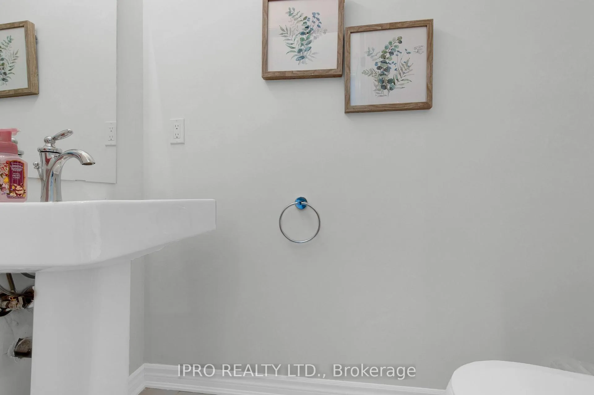 Photo 22 of 80 Inverary Crescent, Vaughan, Elder Mills — HOMEH