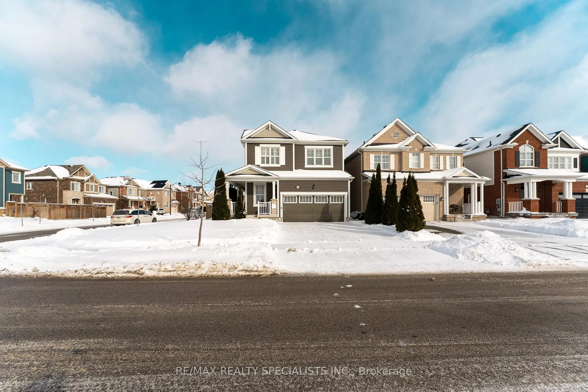 Photo 2 of 246 Spring Creek Drive, Hamilton, Waterdown — HOMEH
