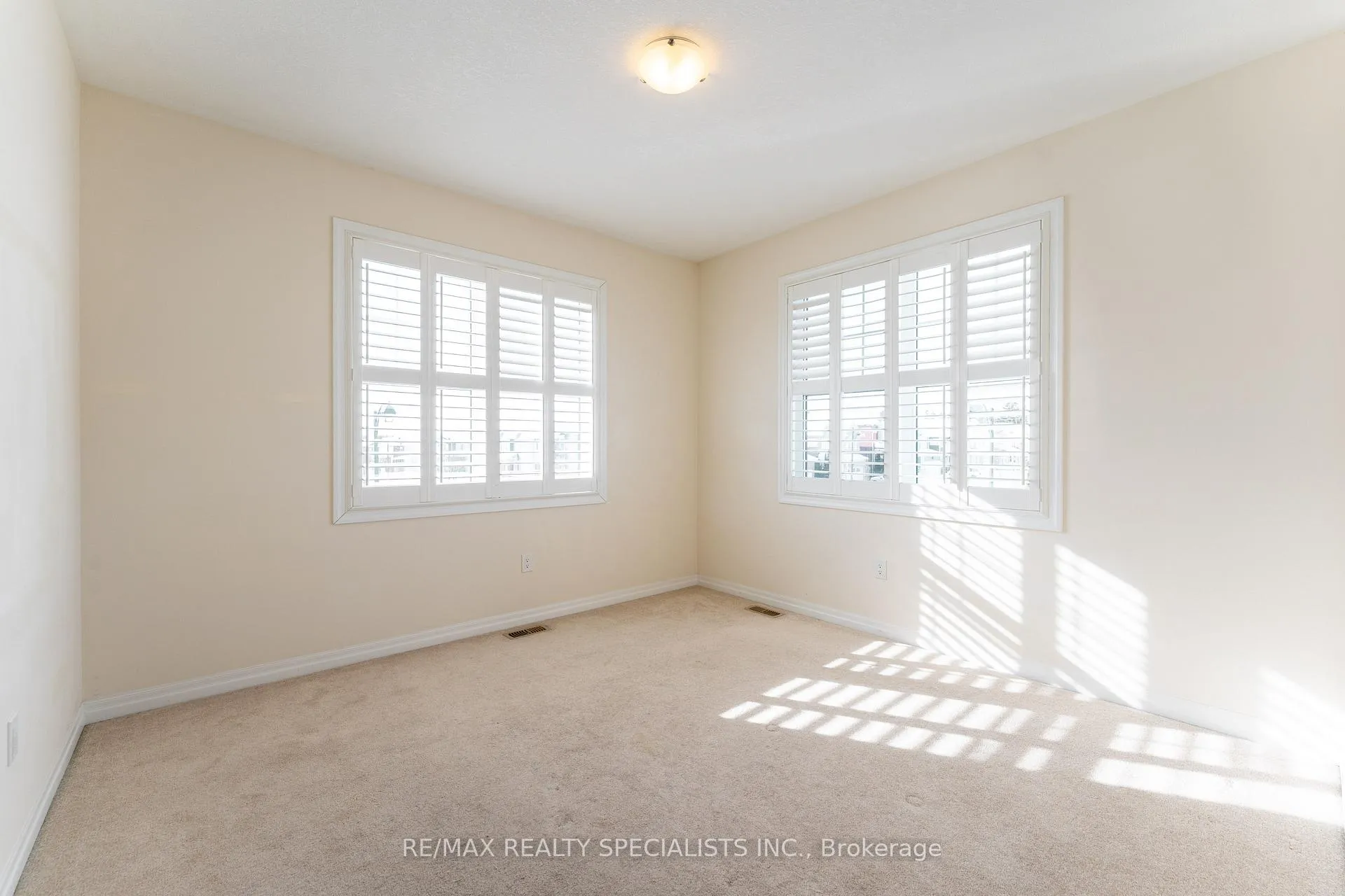 Photo 23 of 246 Spring Creek Drive, Hamilton, Waterdown — HOMEH