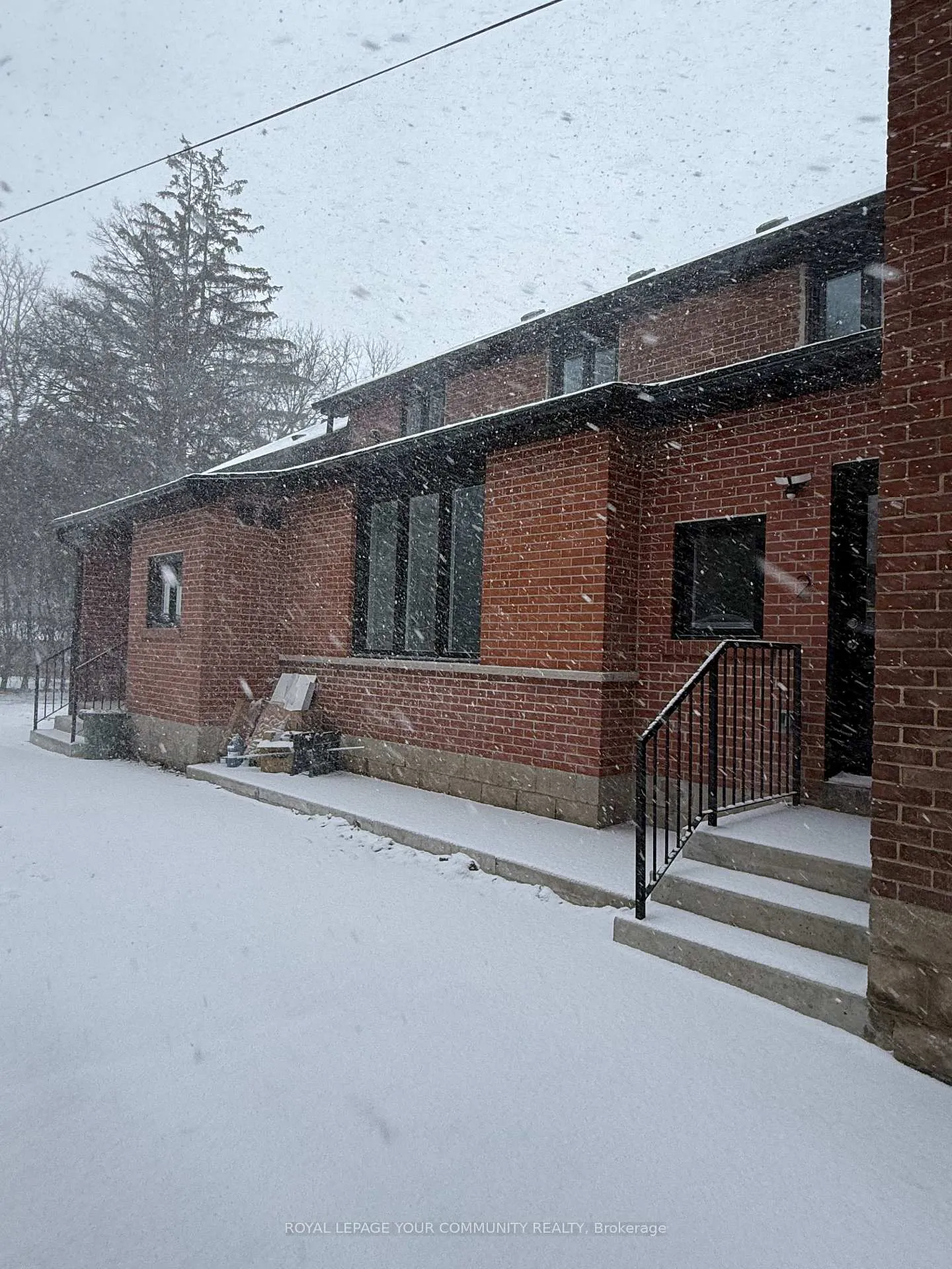 Photo 5 of Unit 4, 88 Spruce Street, Aurora, Aurora Village — HOMEH
