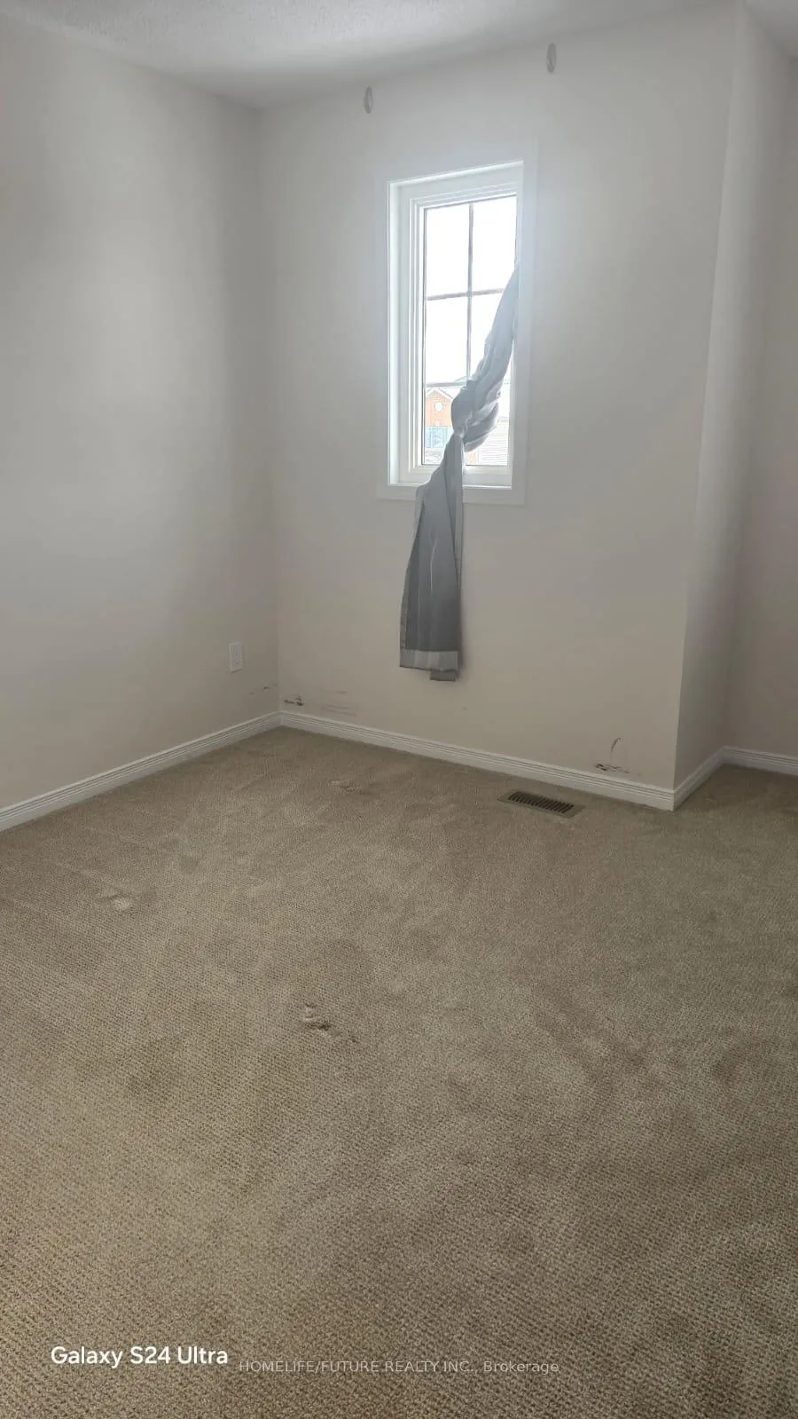 Photo 4 of 584 Woodmount Crescent, Oshawa, Samac — HOMEH