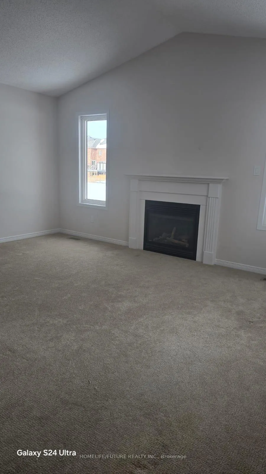Photo 7 of 584 Woodmount Crescent, Oshawa, Samac — HOMEH