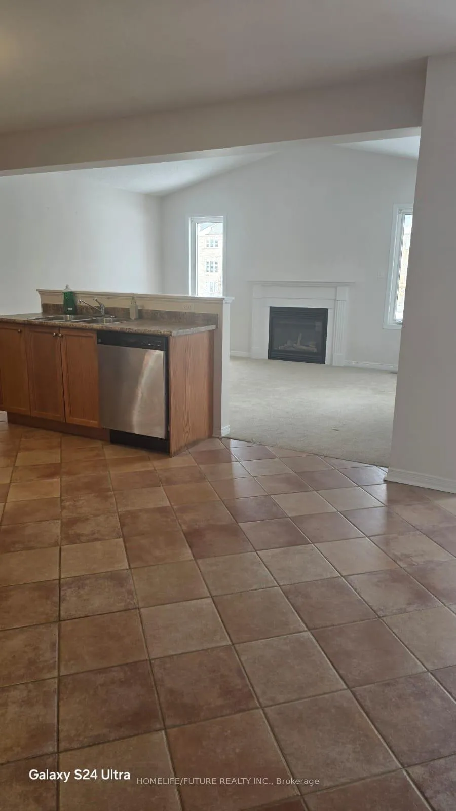 Photo 8 of 584 Woodmount Crescent, Oshawa, Samac — HOMEH