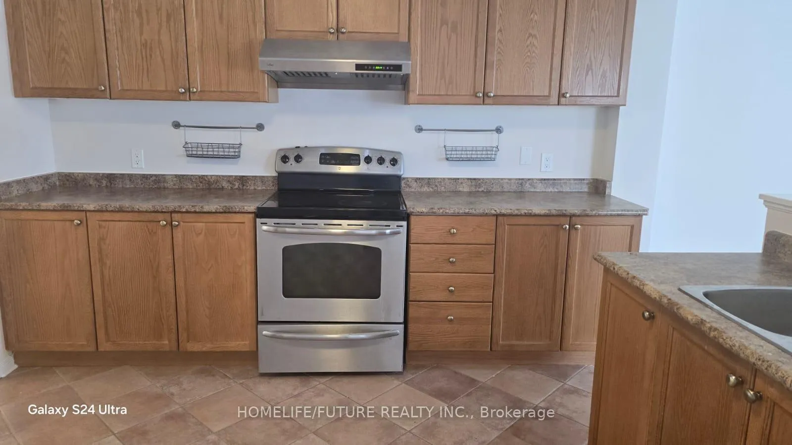 Photo 9 of 584 Woodmount Crescent, Oshawa, Samac — HOMEH
