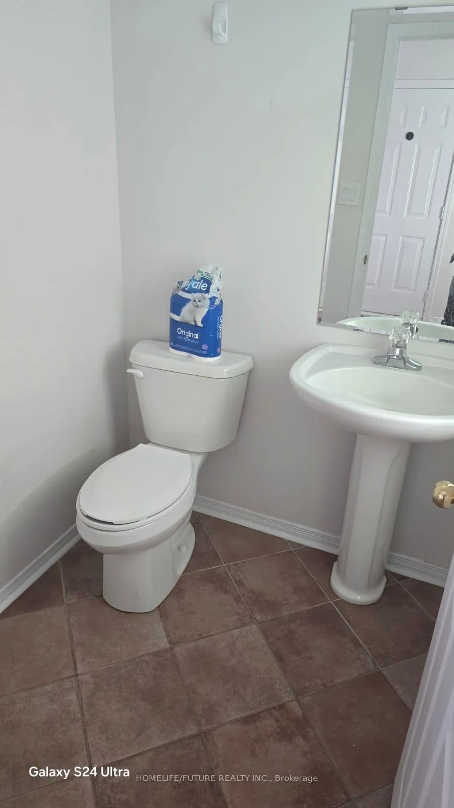 Photo 11 of 584 Woodmount Crescent, Oshawa, Samac — HOMEH