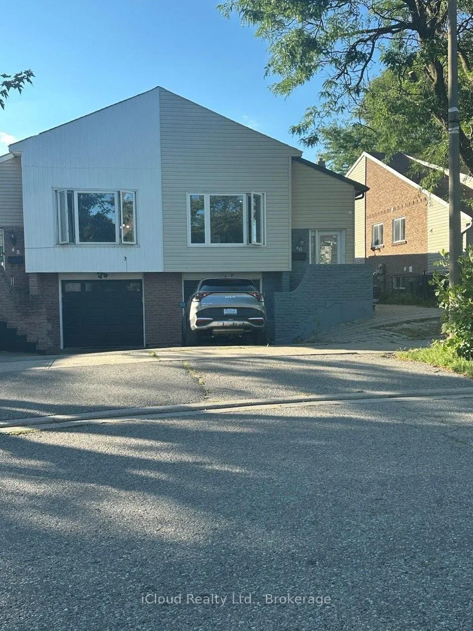 Front of Unit UPPER, 46 Salisbury Circle