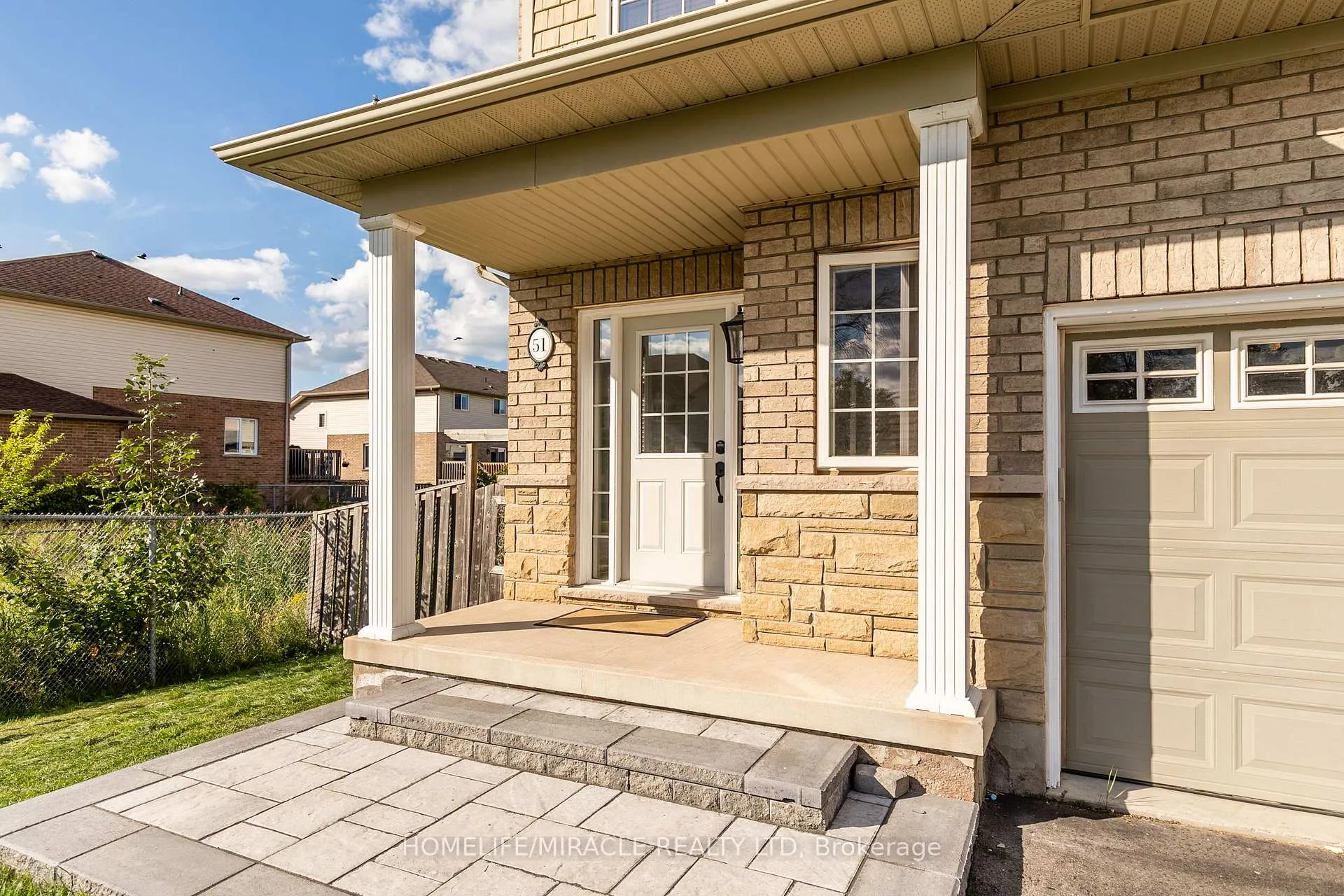 Photo 3 of 51 Palacebeach Trail, Hamilton, Stoney Creek — HOMEH