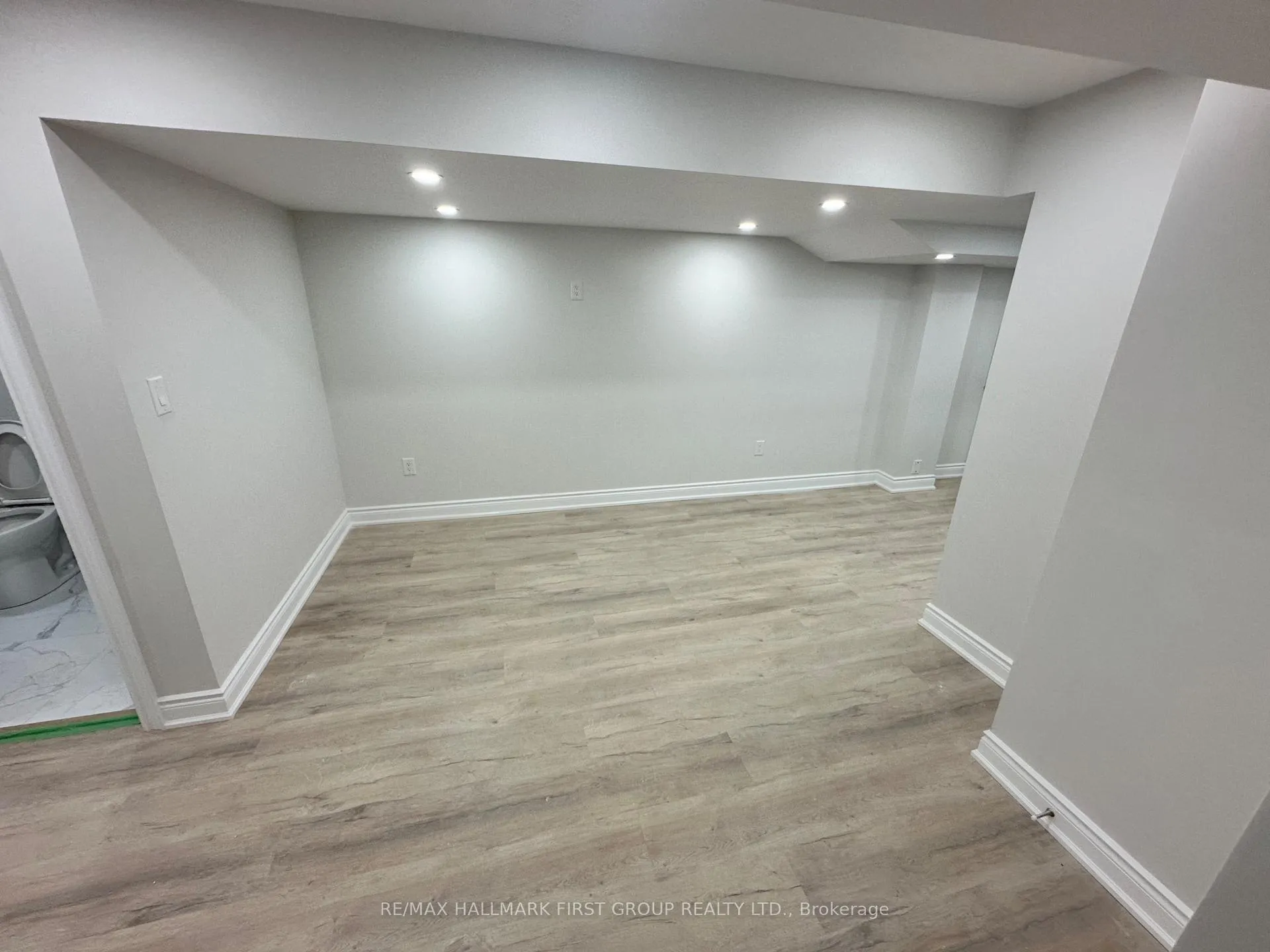 Photo 2 of Unit Lower, 33 Mountainside Crescent, Whitby, Rolling Acres — HOMEH