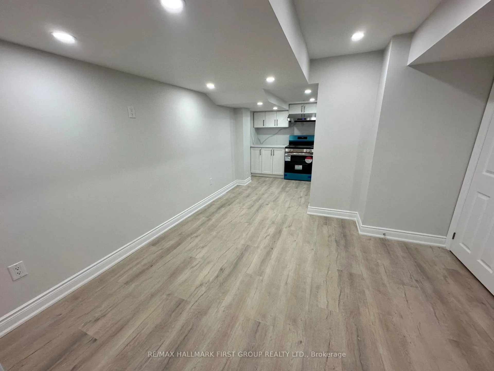 Photo 3 of Unit Lower, 33 Mountainside Crescent, Whitby, Rolling Acres — HOMEH