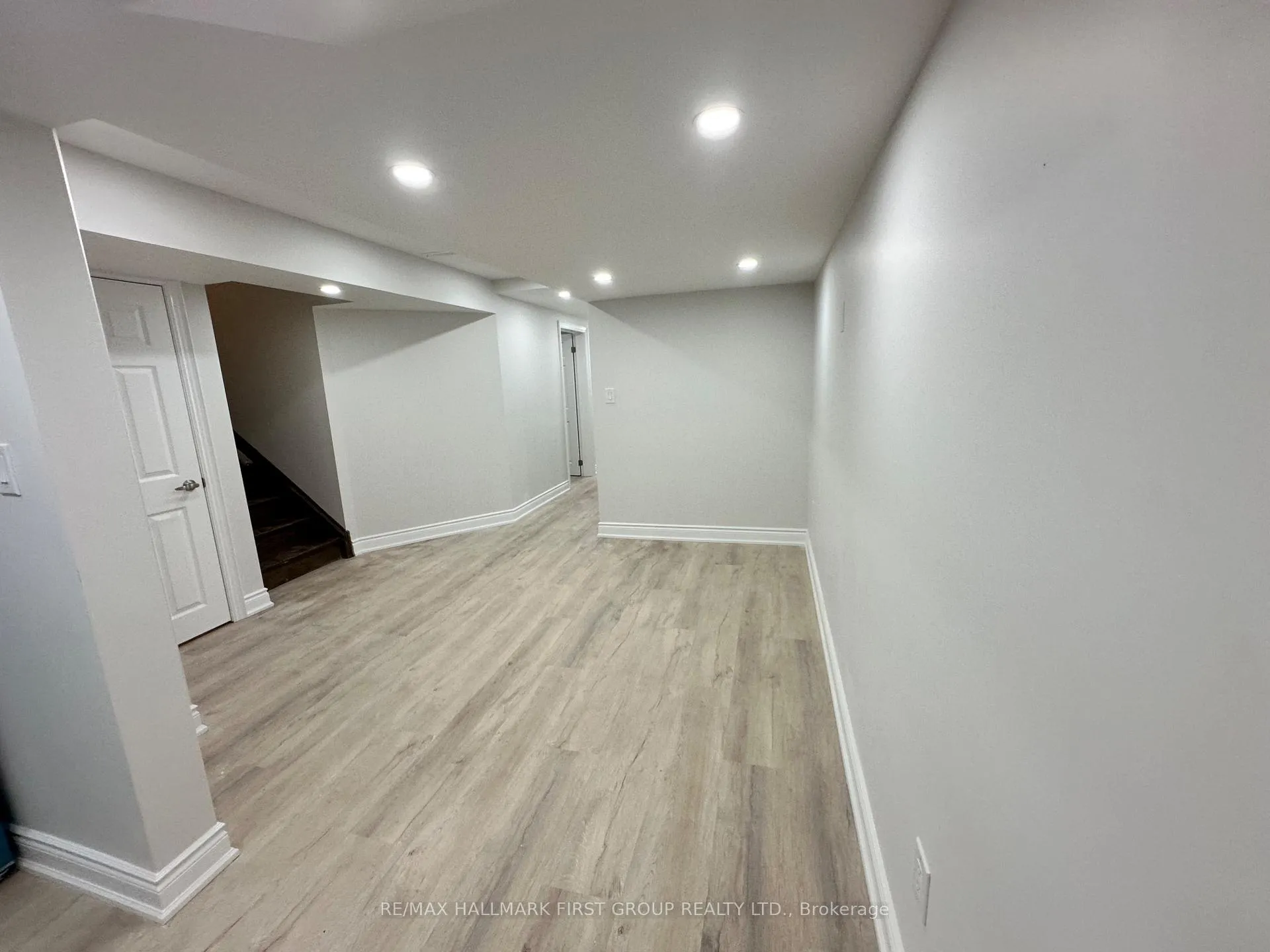 Photo 6 of Unit Lower, 33 Mountainside Crescent, Whitby, Rolling Acres — HOMEH