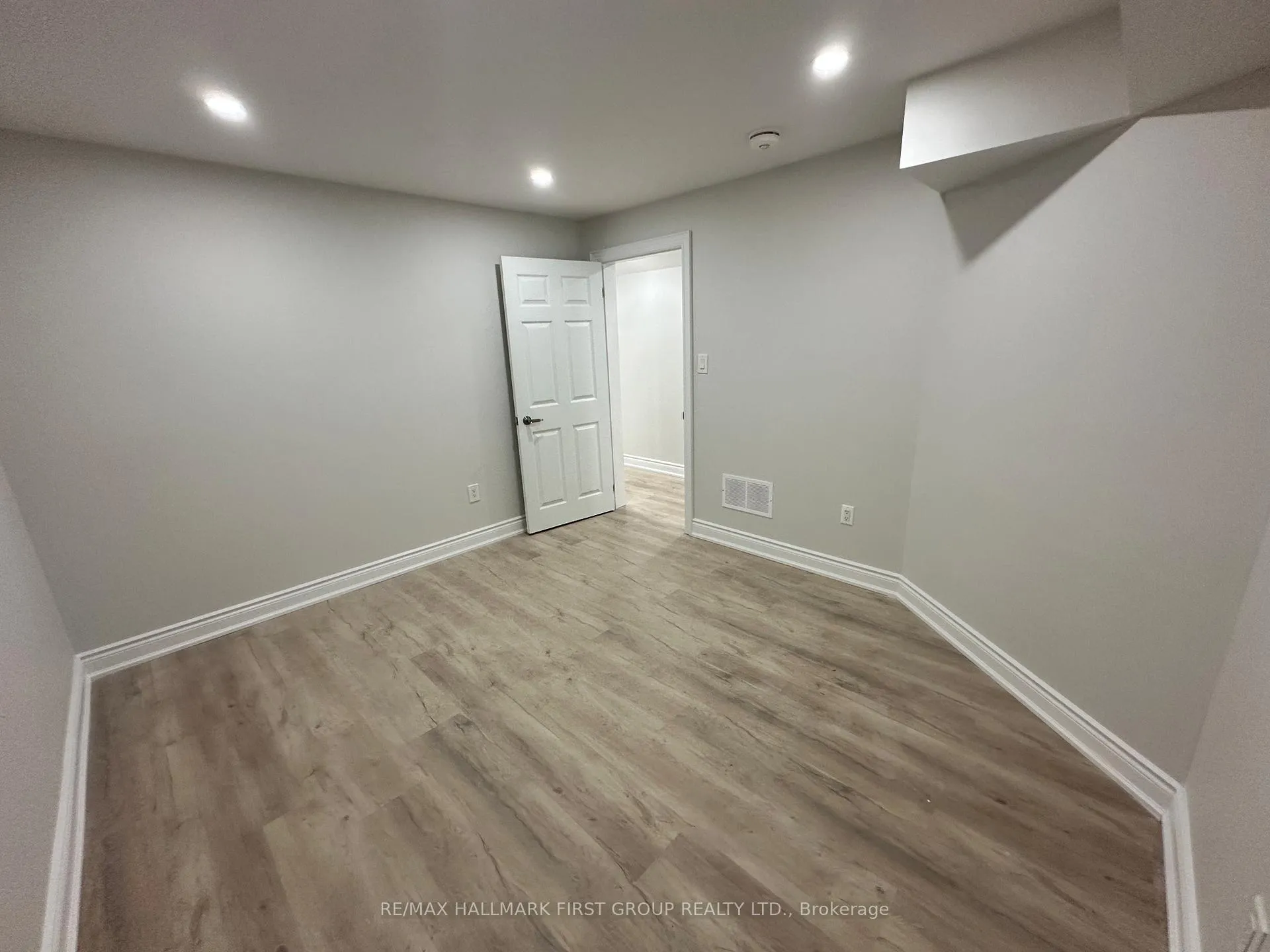 Photo 11 of Unit Lower, 33 Mountainside Crescent, Whitby, Rolling Acres — HOMEH