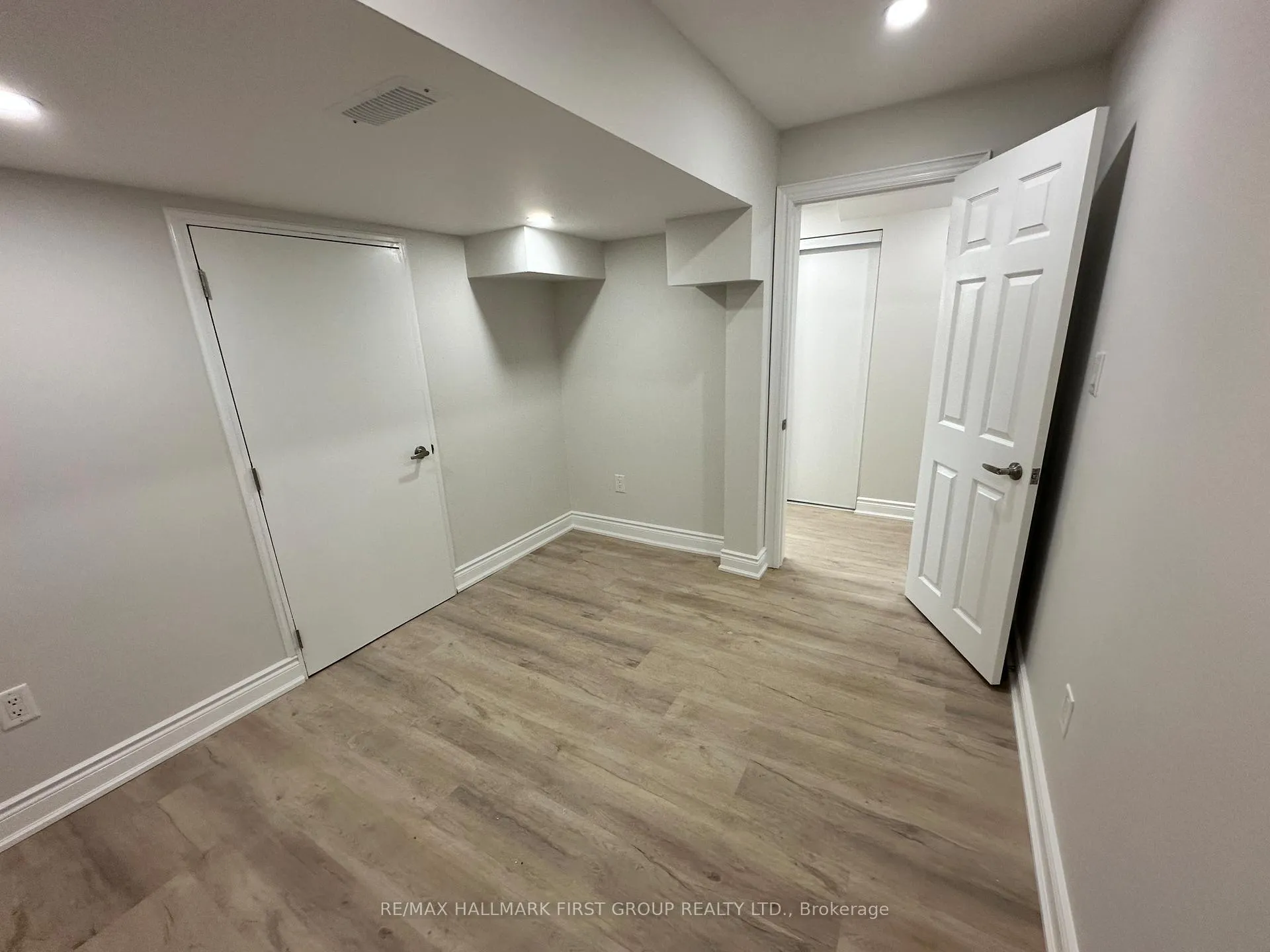 Photo 13 of Unit Lower, 33 Mountainside Crescent, Whitby, Rolling Acres — HOMEH