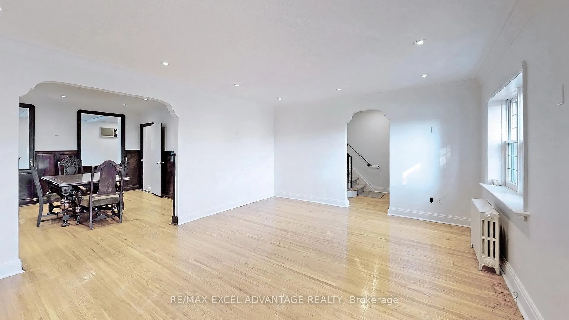 Photo 5 of 2 Sandringham Drive, Toronto, Bedford Park-Nortown — HOMEH