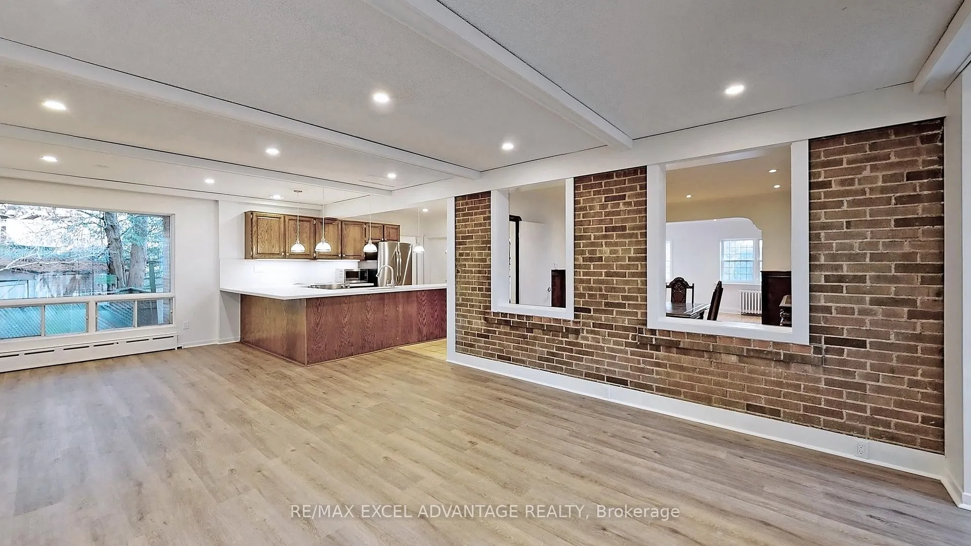 Photo 8 of 2 Sandringham Drive, Toronto, Bedford Park-Nortown — HOMEH
