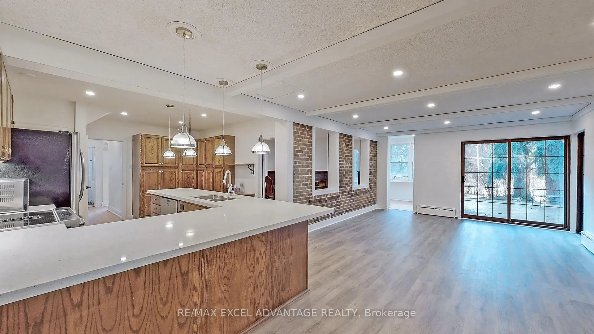 Photo 10 of 2 Sandringham Drive, Toronto, Bedford Park-Nortown — HOMEH