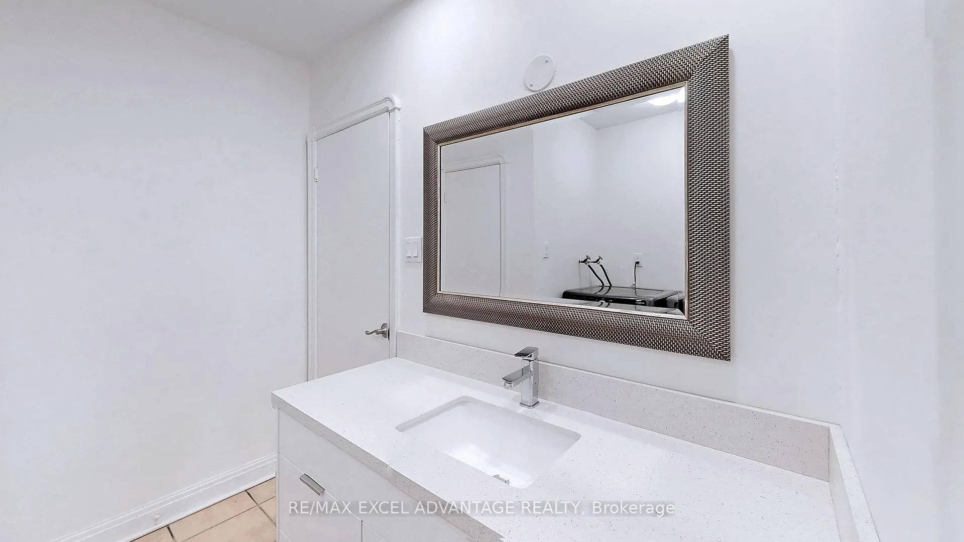 Photo 13 of 2 Sandringham Drive, Toronto, Bedford Park-Nortown — HOMEH