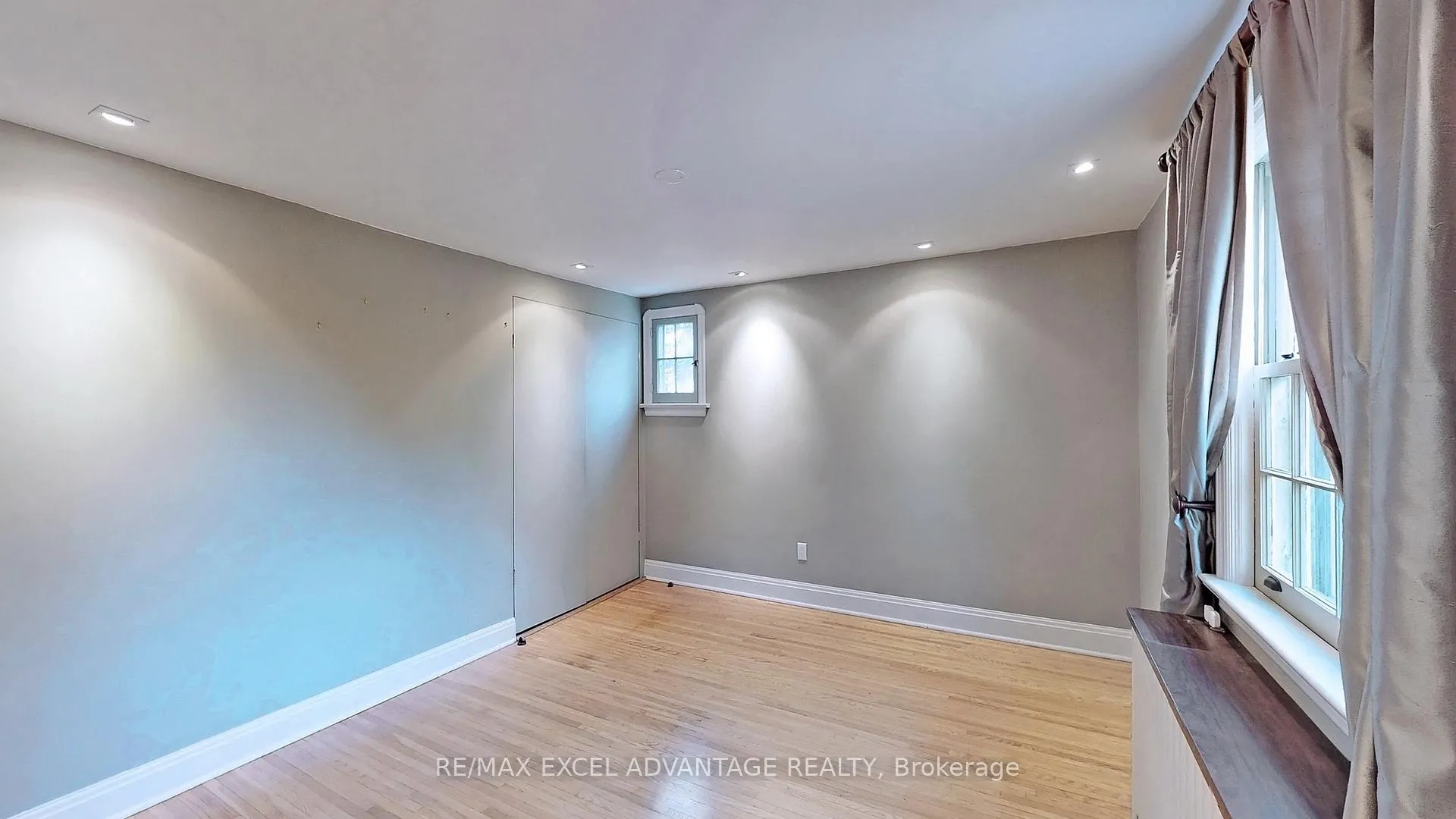 Photo 15 of 2 Sandringham Drive, Toronto, Bedford Park-Nortown — HOMEH