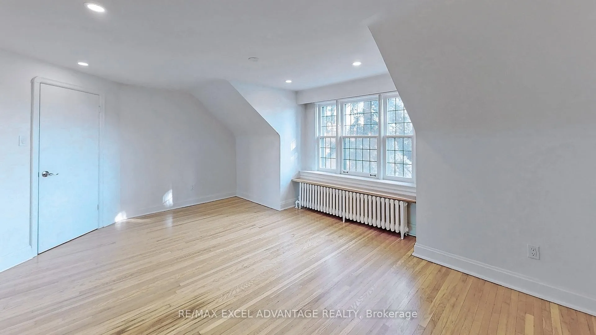 Photo 16 of 2 Sandringham Drive, Toronto, Bedford Park-Nortown — HOMEH