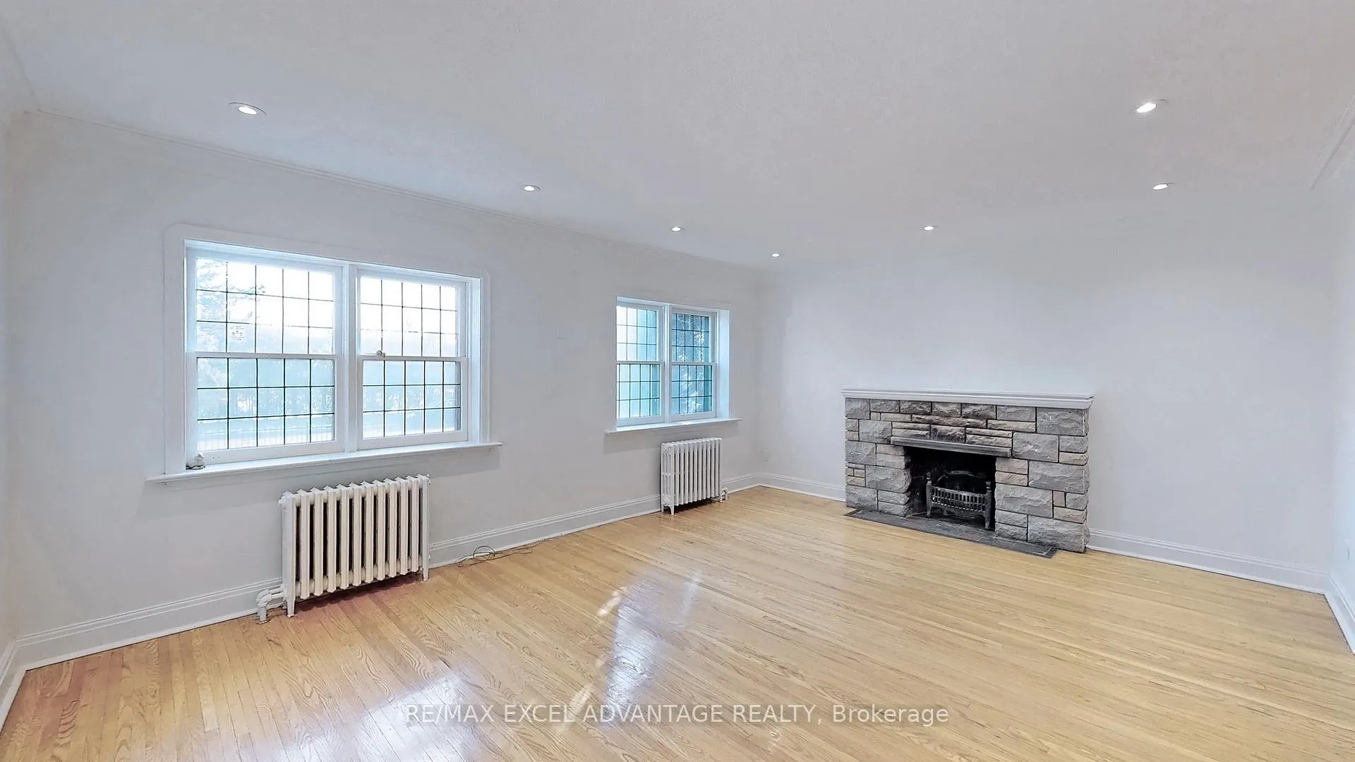 Photo 23 of 2 Sandringham Drive, Toronto, Bedford Park-Nortown — HOMEH