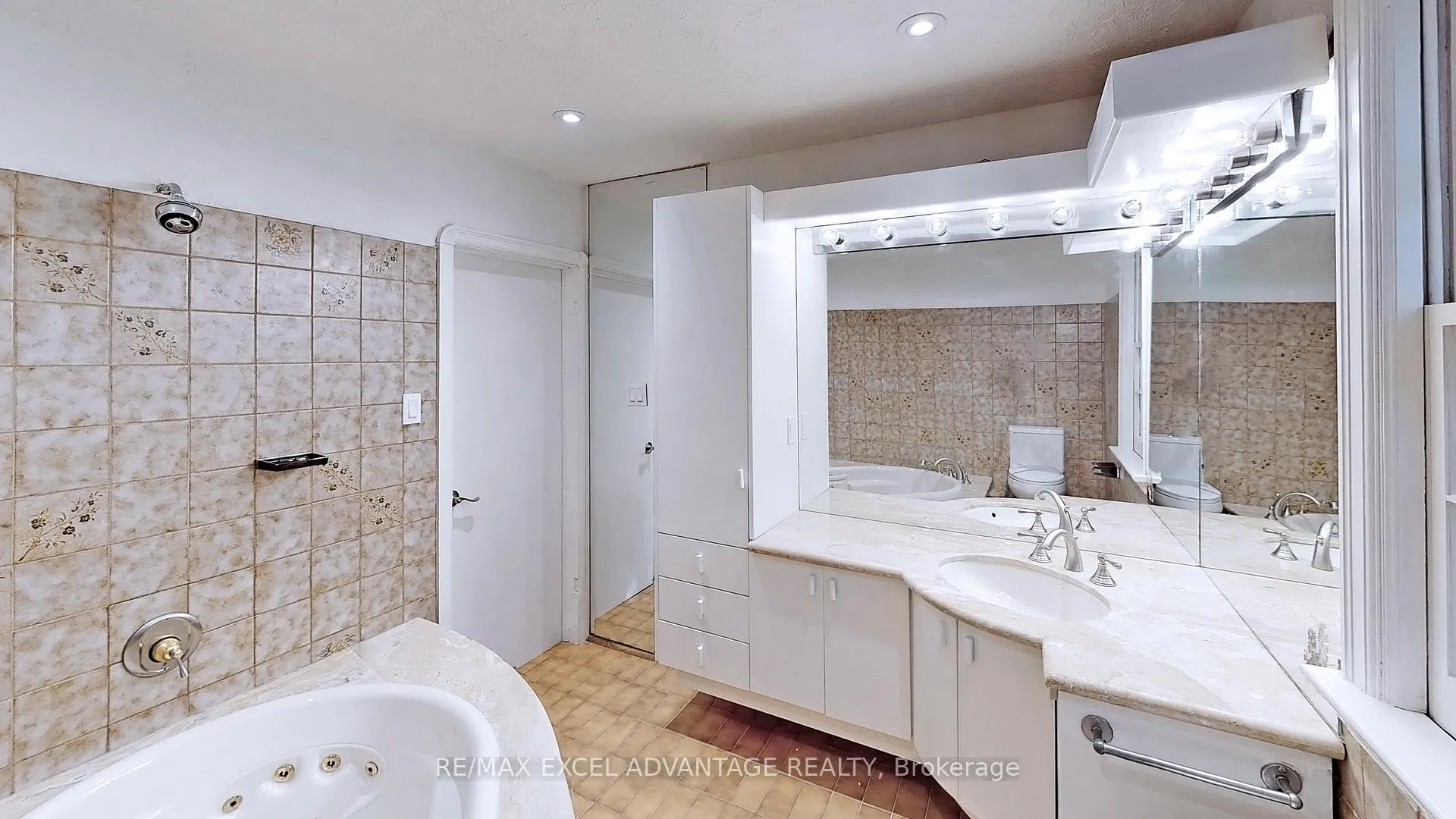 Photo 30 of 2 Sandringham Drive, Toronto, Bedford Park-Nortown — HOMEH