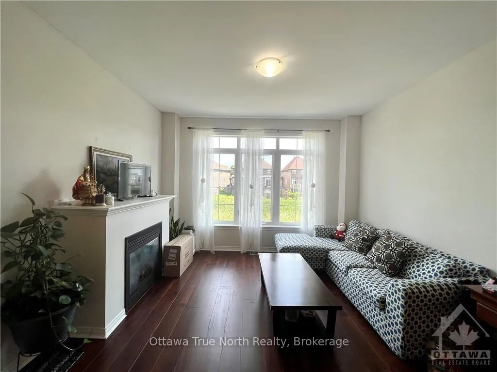 Photo 7 of 558 Pepperville Crescent, Ottawa, Kanata - Emerald Meadows/Trailwest — HOMEH