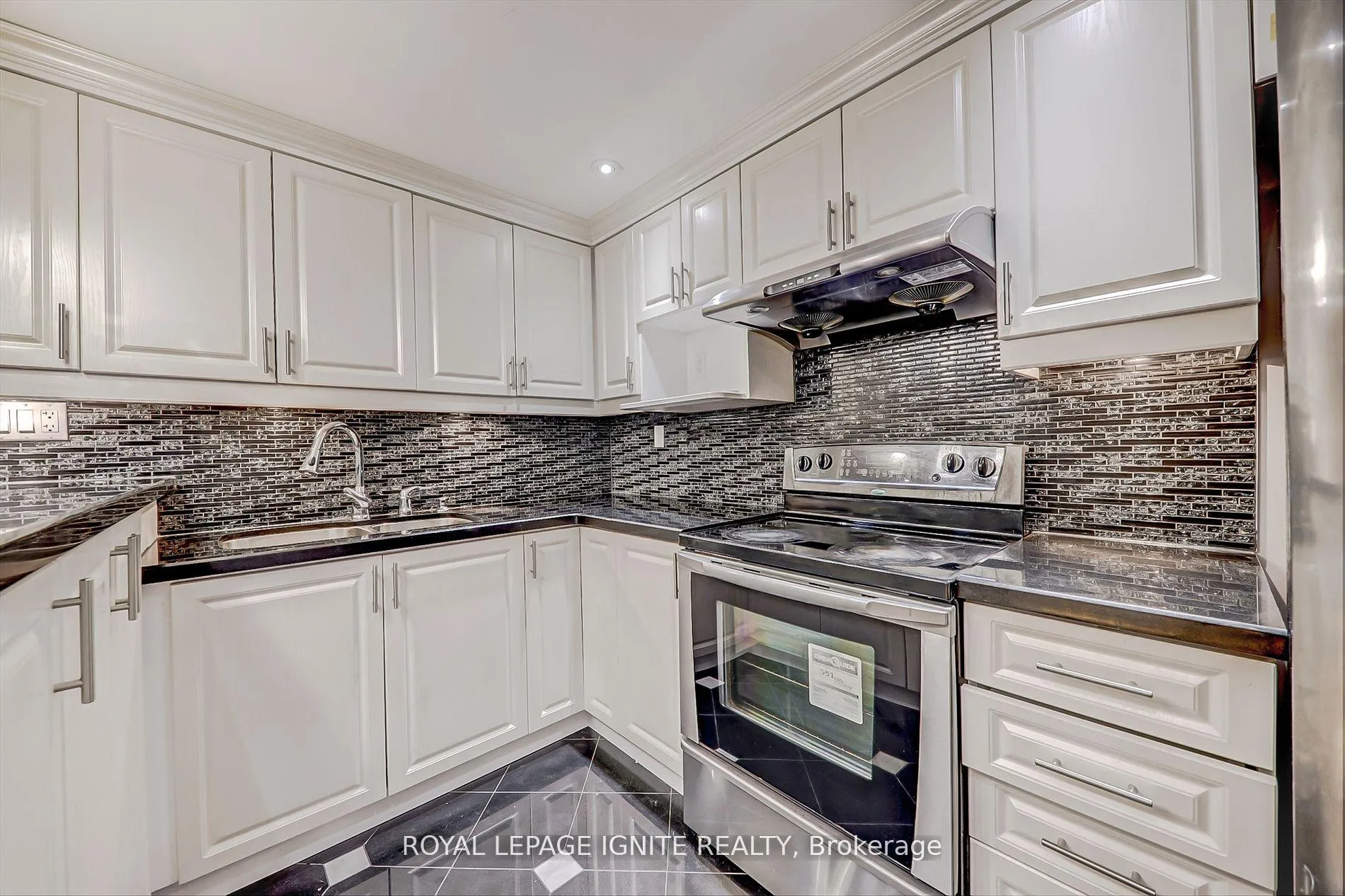 Photo 13 of Unit Bsmt, 34 Wildmoor Street, Markham, Cornell — HOMEH