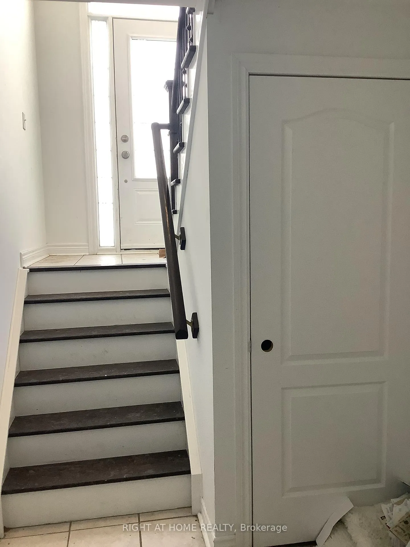 Photo 4 of 41 Bloom Crescent, Barrie, Ardagh — HOMEH