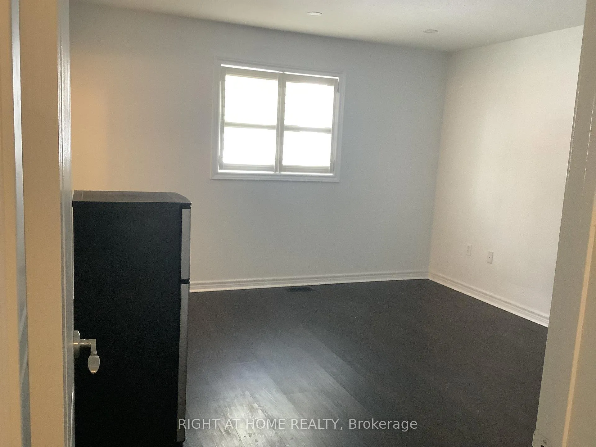 Photo 10 of 41 Bloom Crescent, Barrie, Ardagh — HOMEH