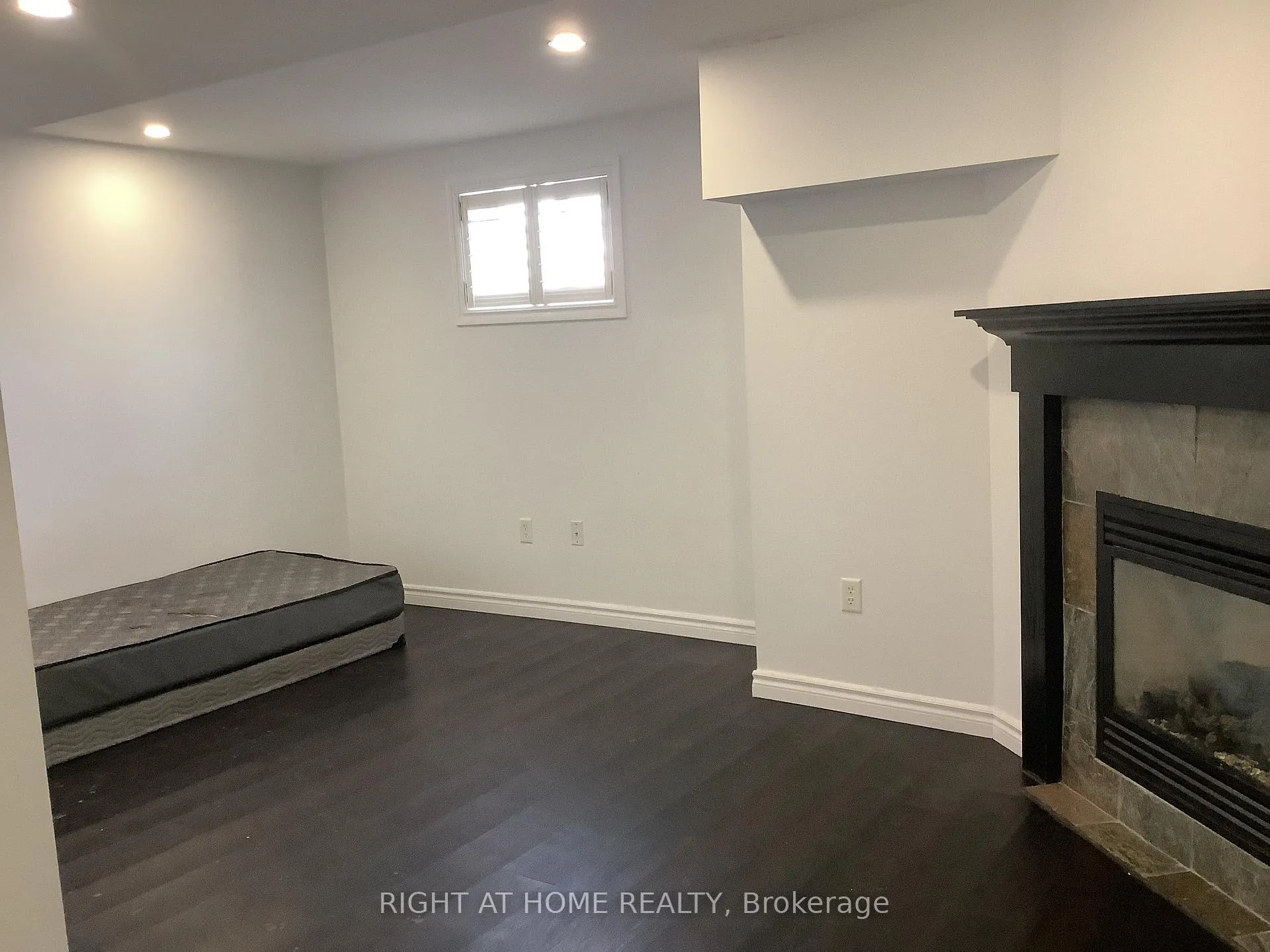 Photo 17 of 41 Bloom Crescent, Barrie, Ardagh — HOMEH