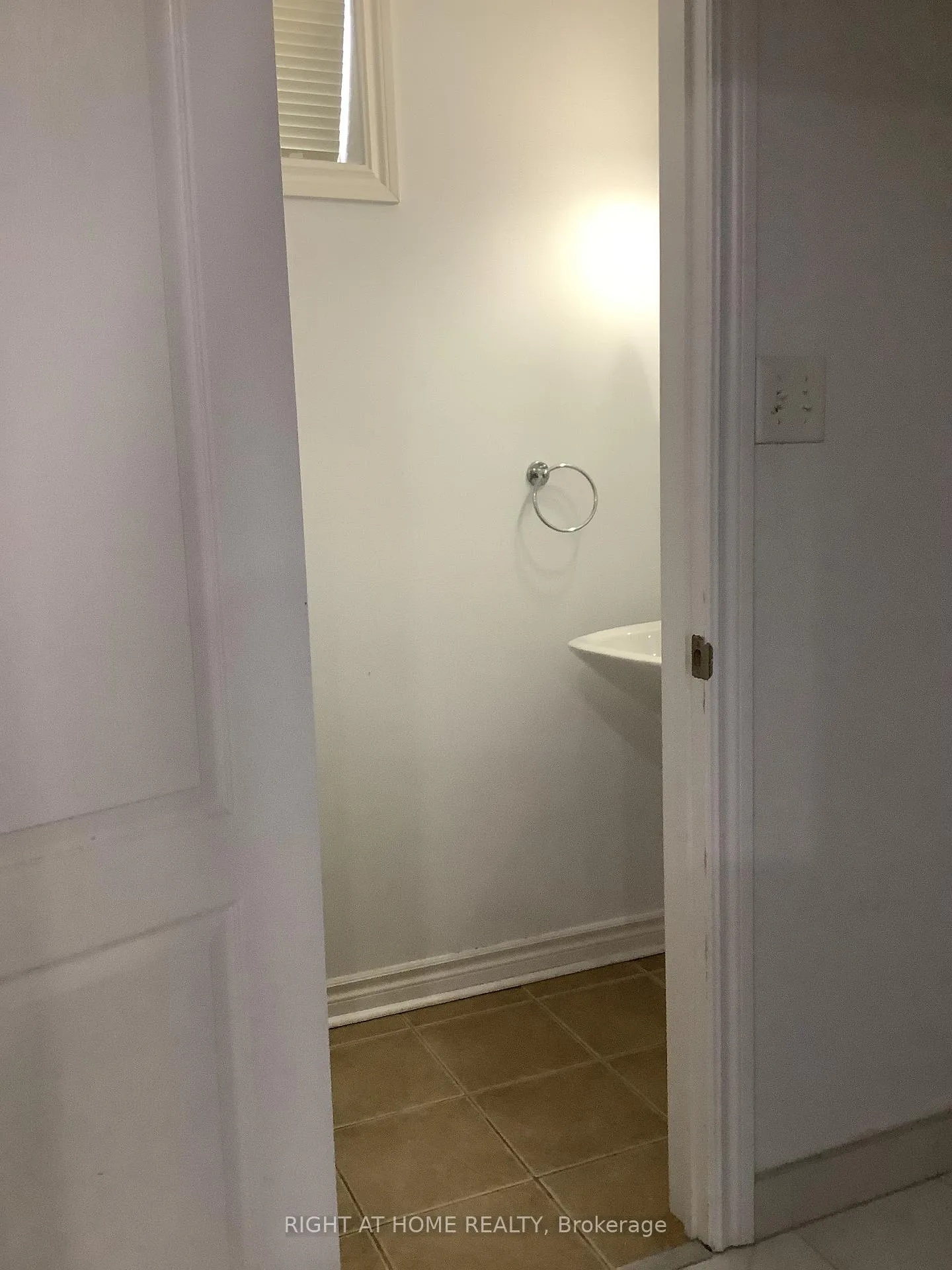 Photo 20 of 41 Bloom Crescent, Barrie, Ardagh — HOMEH