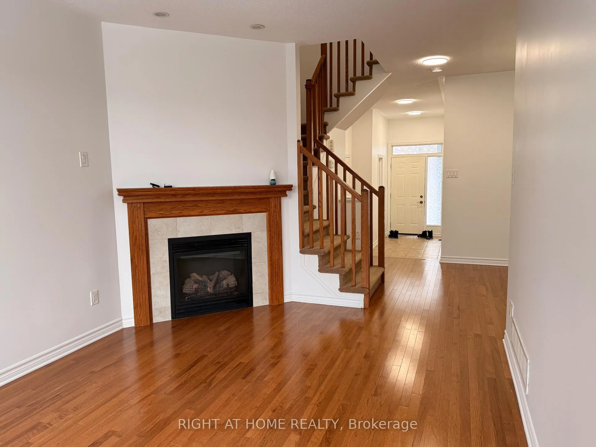 Photo 2 of 412 Stalwart Crescent, Ottawa, Blossom Park/Kemp Park/Findlay Creek — HOMEH