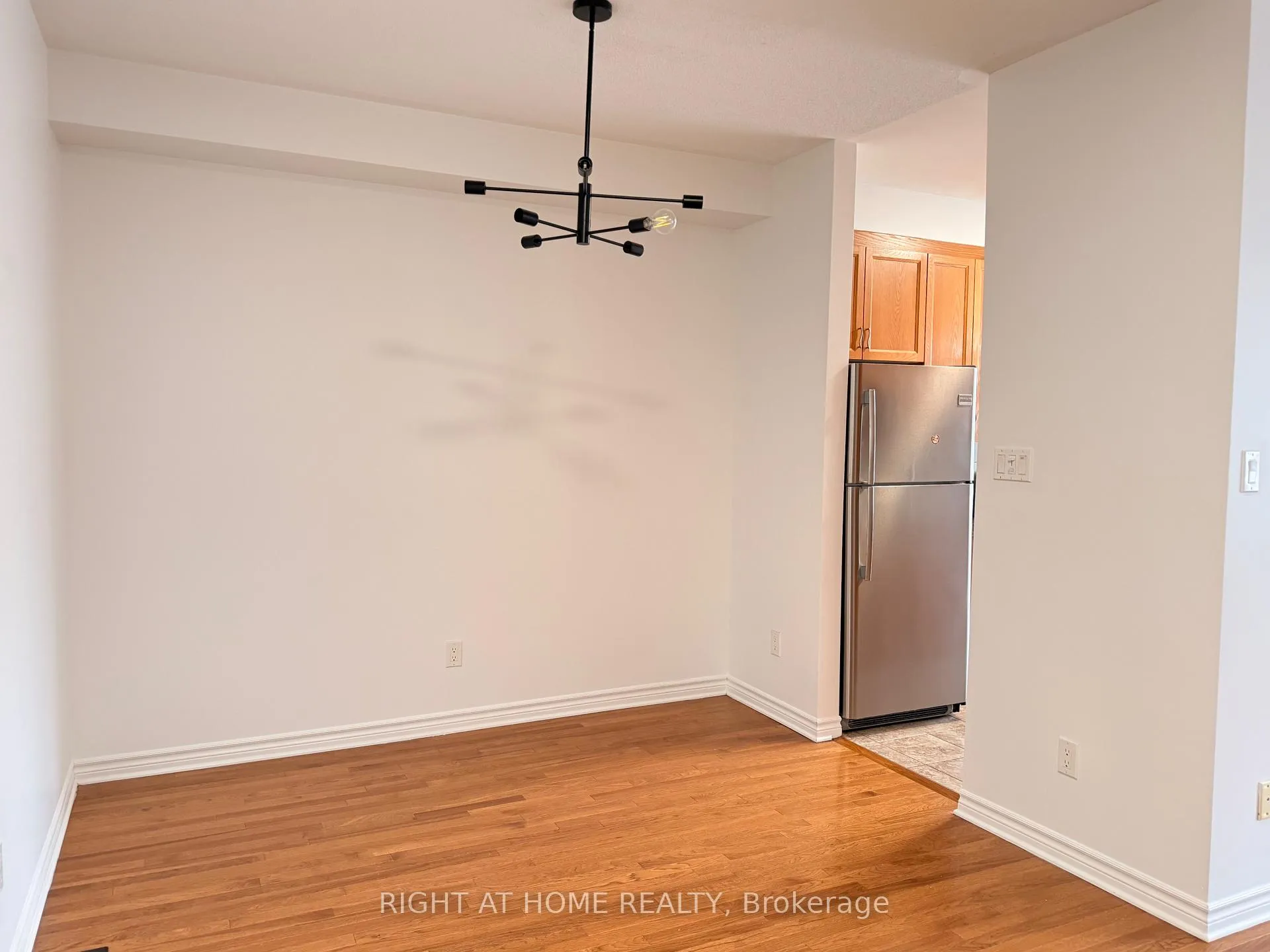 Photo 5 of 412 Stalwart Crescent, Ottawa, Blossom Park/Kemp Park/Findlay Creek — HOMEH