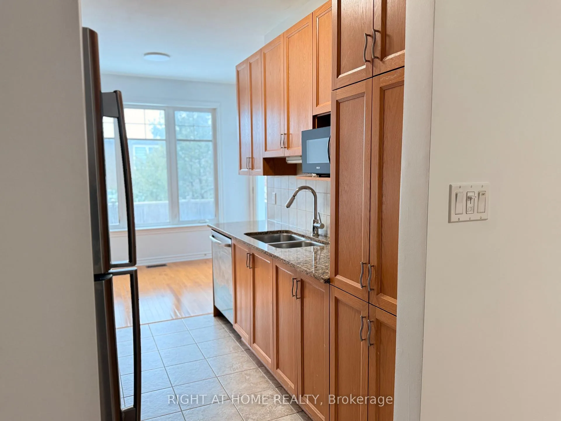 Photo 6 of 412 Stalwart Crescent, Ottawa, Blossom Park/Kemp Park/Findlay Creek — HOMEH