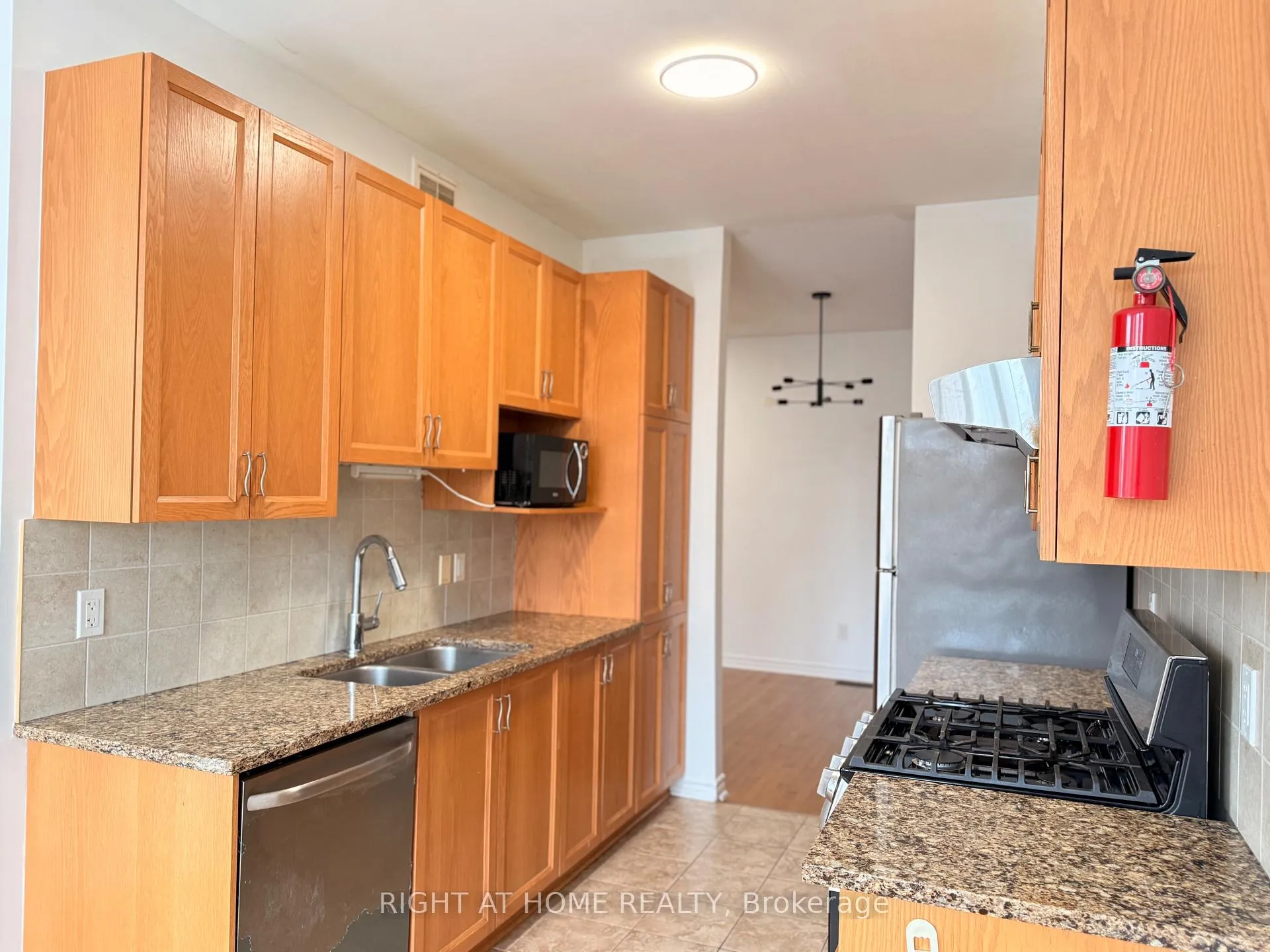 Photo 11 of 412 Stalwart Crescent, Ottawa, Blossom Park/Kemp Park/Findlay Creek — HOMEH