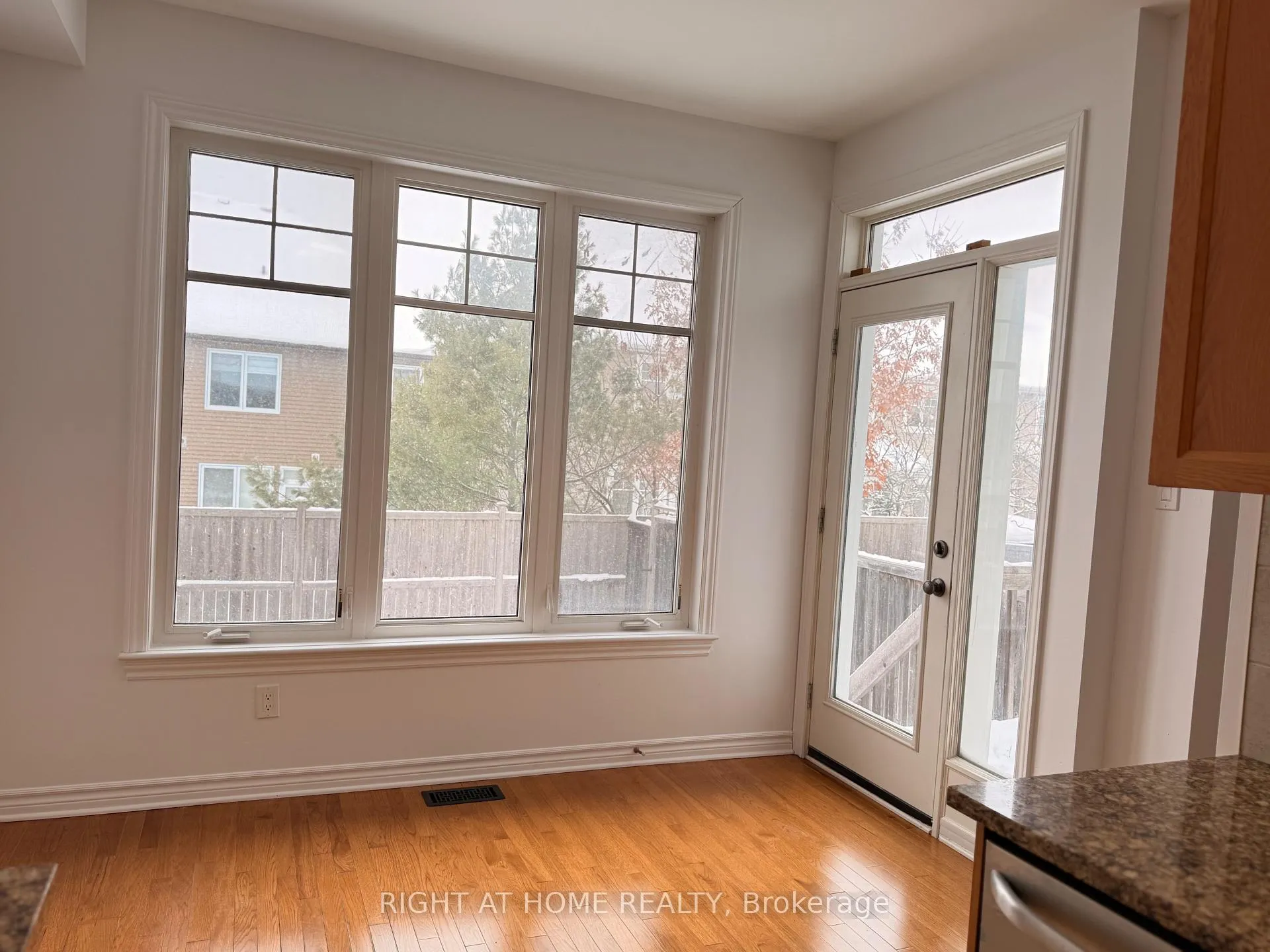 Photo 12 of 412 Stalwart Crescent, Ottawa, Blossom Park/Kemp Park/Findlay Creek — HOMEH