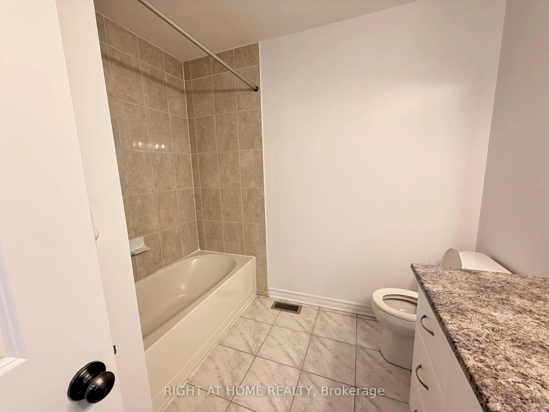 Photo 27 of 412 Stalwart Crescent, Ottawa, Blossom Park/Kemp Park/Findlay Creek — HOMEH