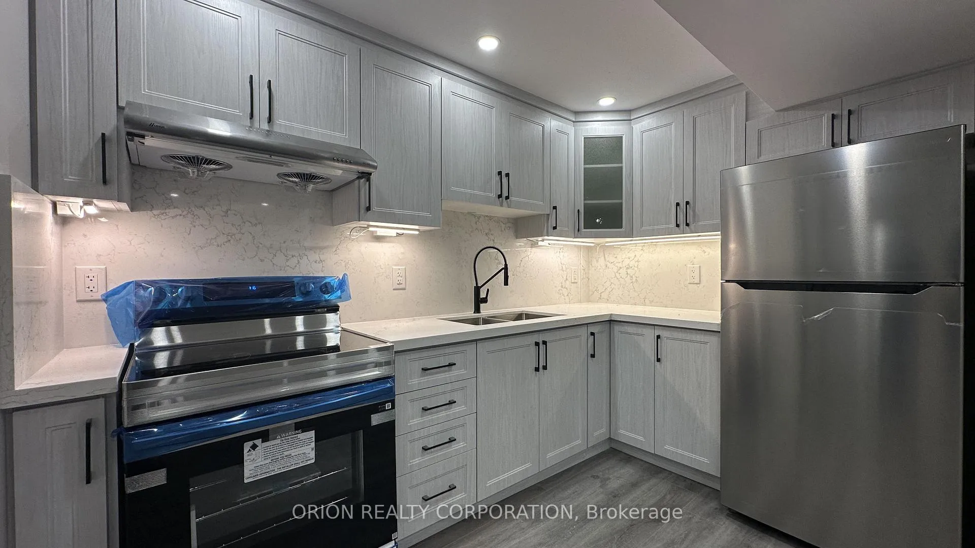 Photo 1 of 12 Trailbank Gardens, Hamilton, Waterdown — HOMEH