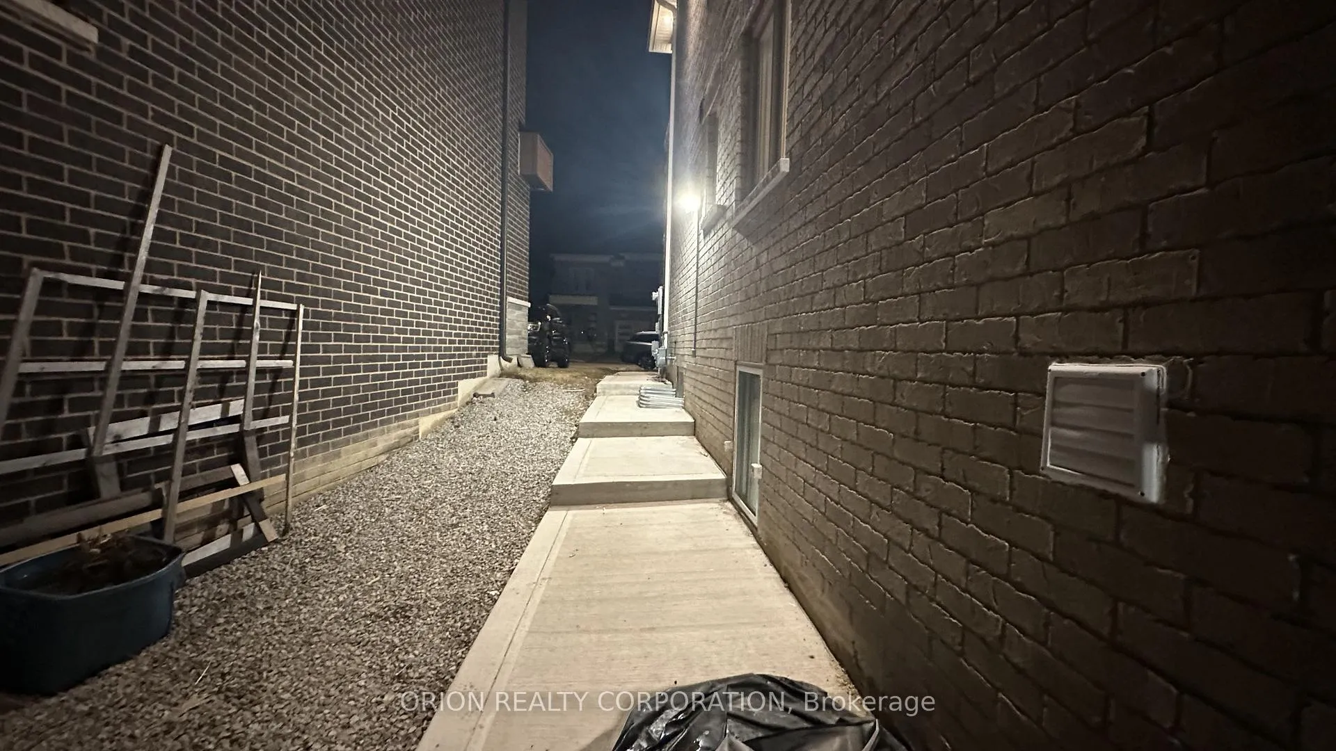 Photo 15 of 12 Trailbank Gardens, Hamilton, Waterdown — HOMEH