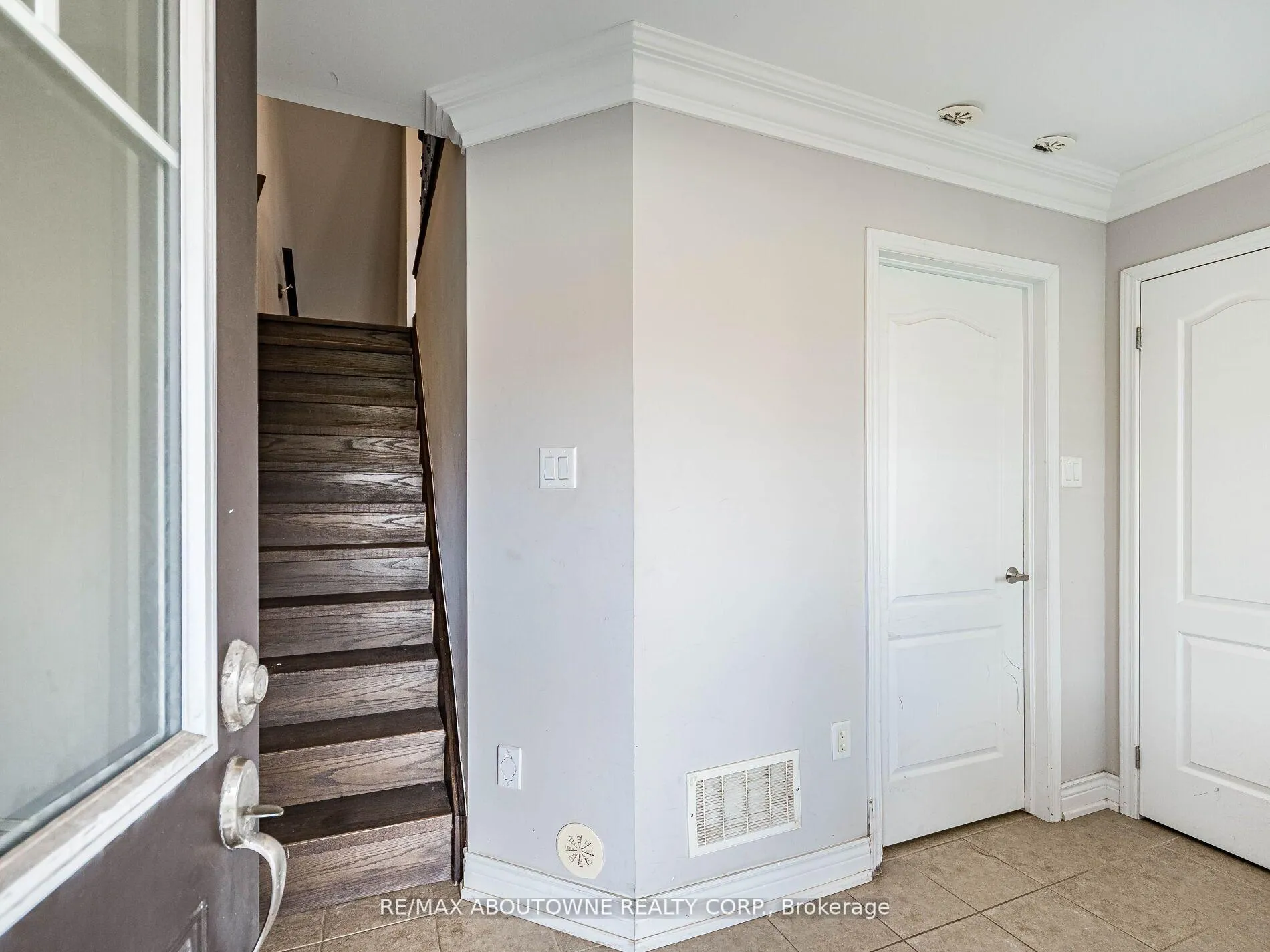 Photo 5 of Unit Unit 29, 6020 Derry Road, Milton, Scott — HOMEH