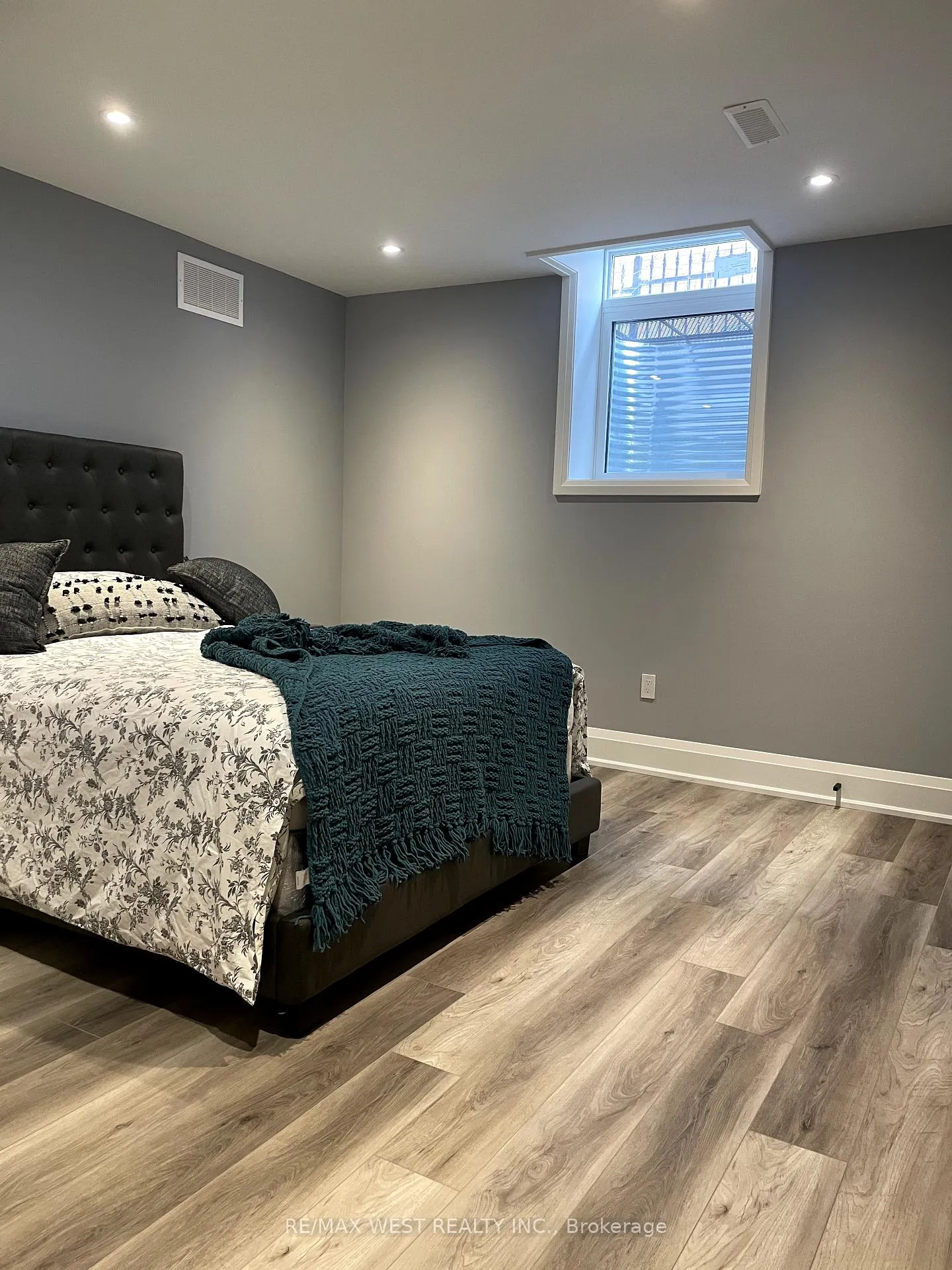 Photo 5 of 22 Ballard Drive, King, Nobleton — HOMEH