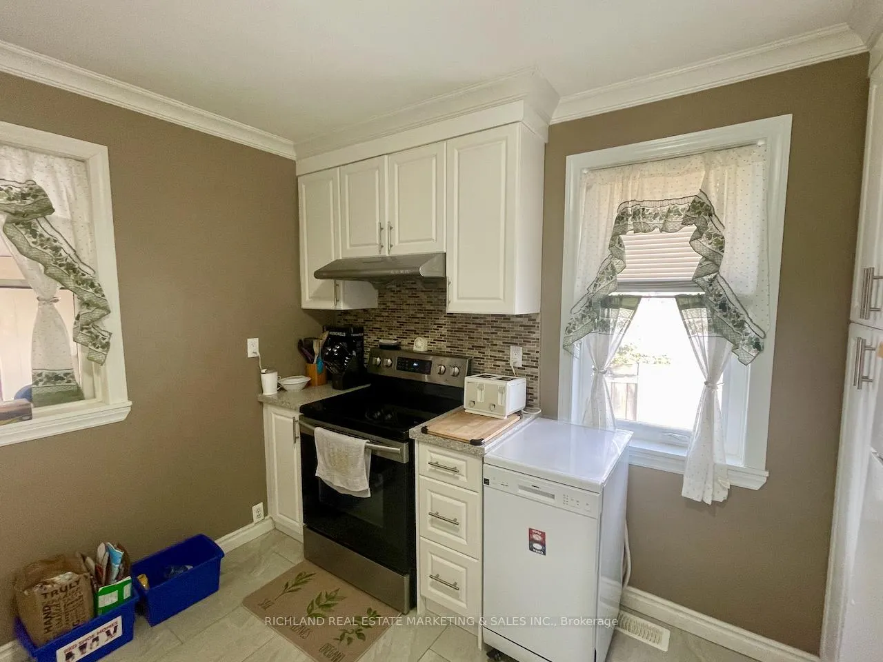 Photo 8 of 238 Adelaide Street E, Oshawa, O'Neill — HOMEH