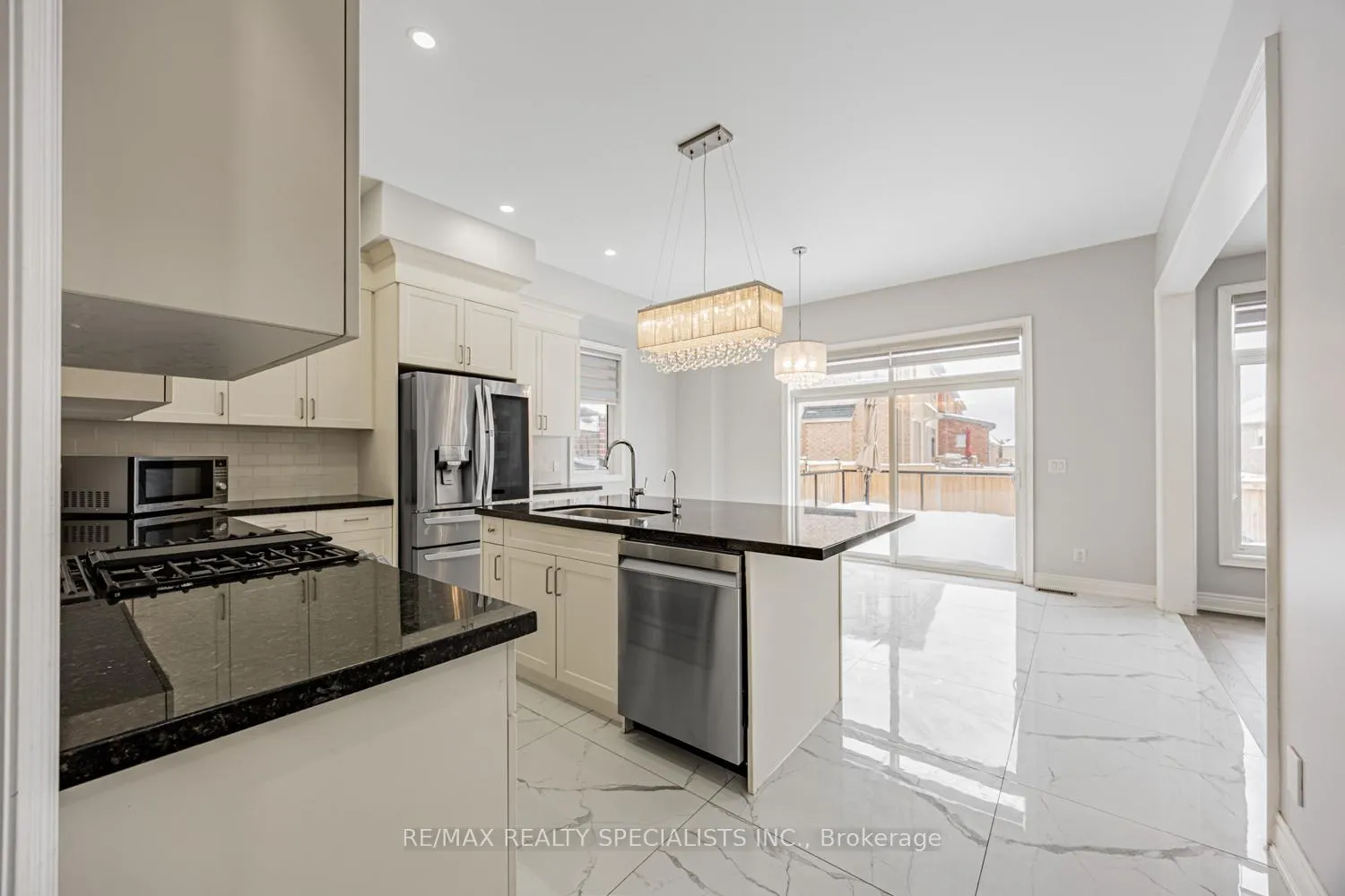 Photo 5 of 37 Micklefield Avenue, Whitby, Rural Whitby — HOMEH