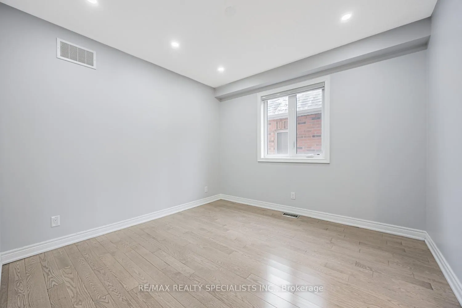 Photo 16 of 37 Micklefield Avenue, Whitby, Rural Whitby — HOMEH