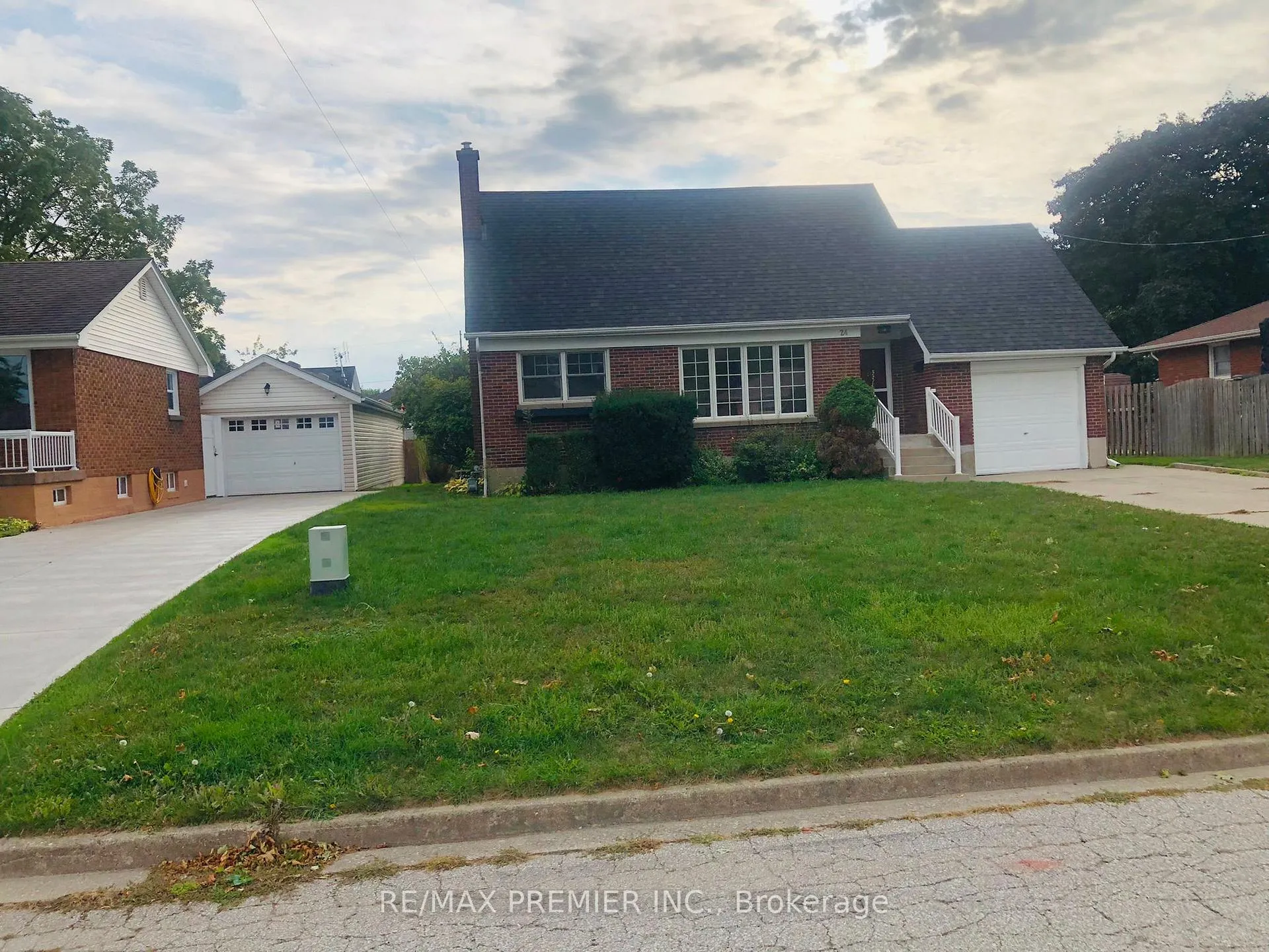 Photo 3 of 24 Simonton Drive, Chatham-Kent, Chatham — HOMEH