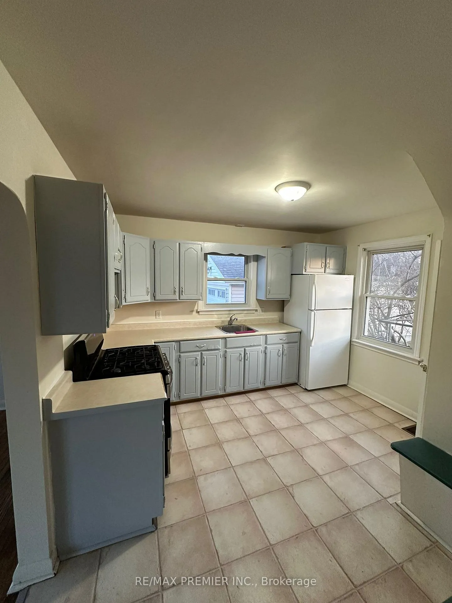 Photo 11 of 24 Simonton Drive, Chatham-Kent, Chatham — HOMEH