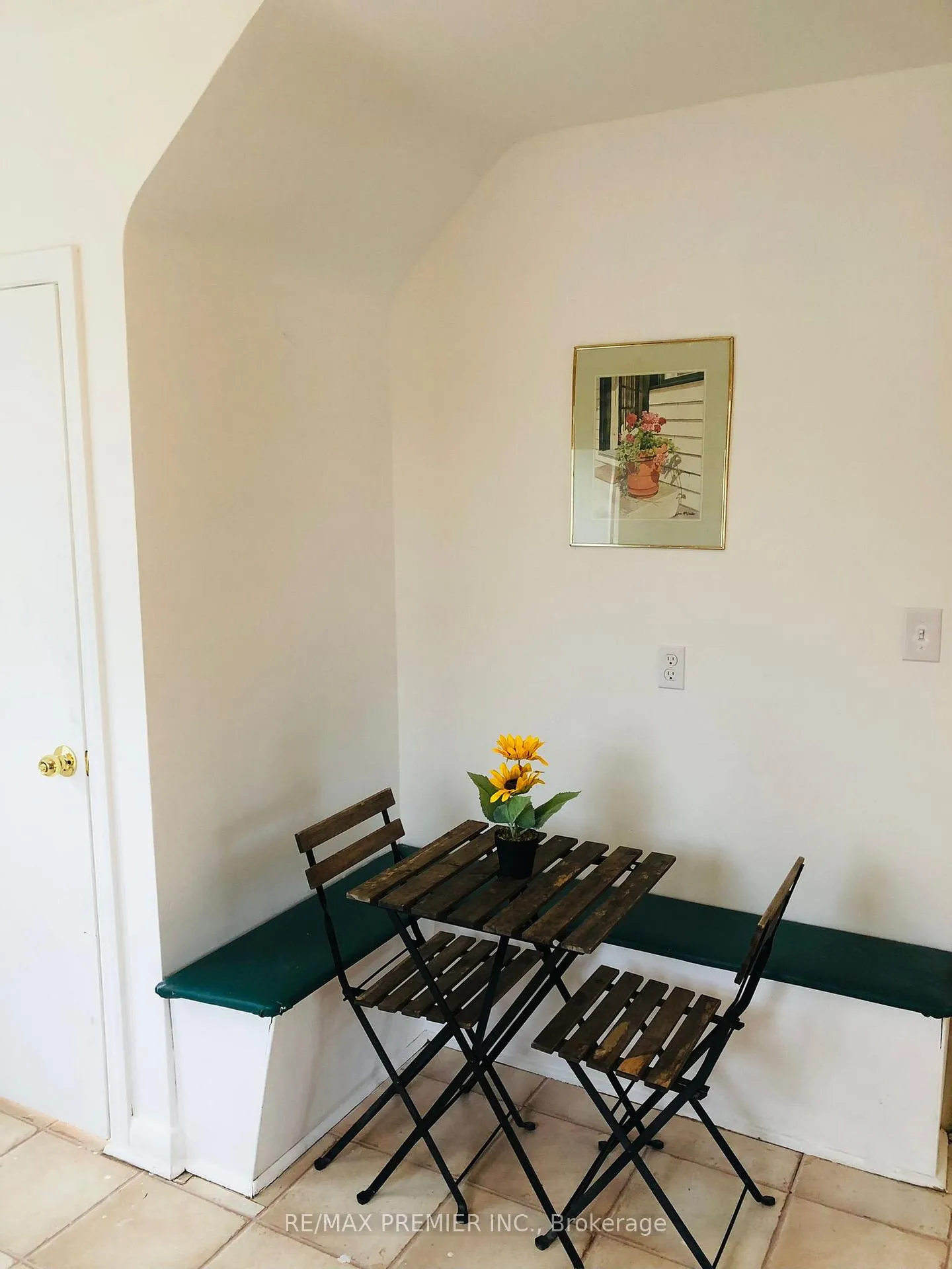 Photo 12 of 24 Simonton Drive, Chatham-Kent, Chatham — HOMEH