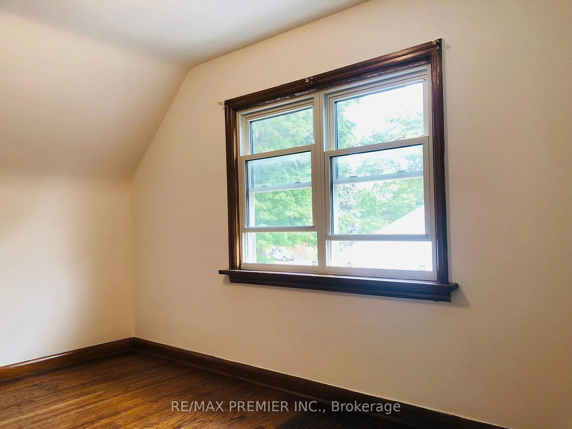Photo 13 of 24 Simonton Drive, Chatham-Kent, Chatham — HOMEH